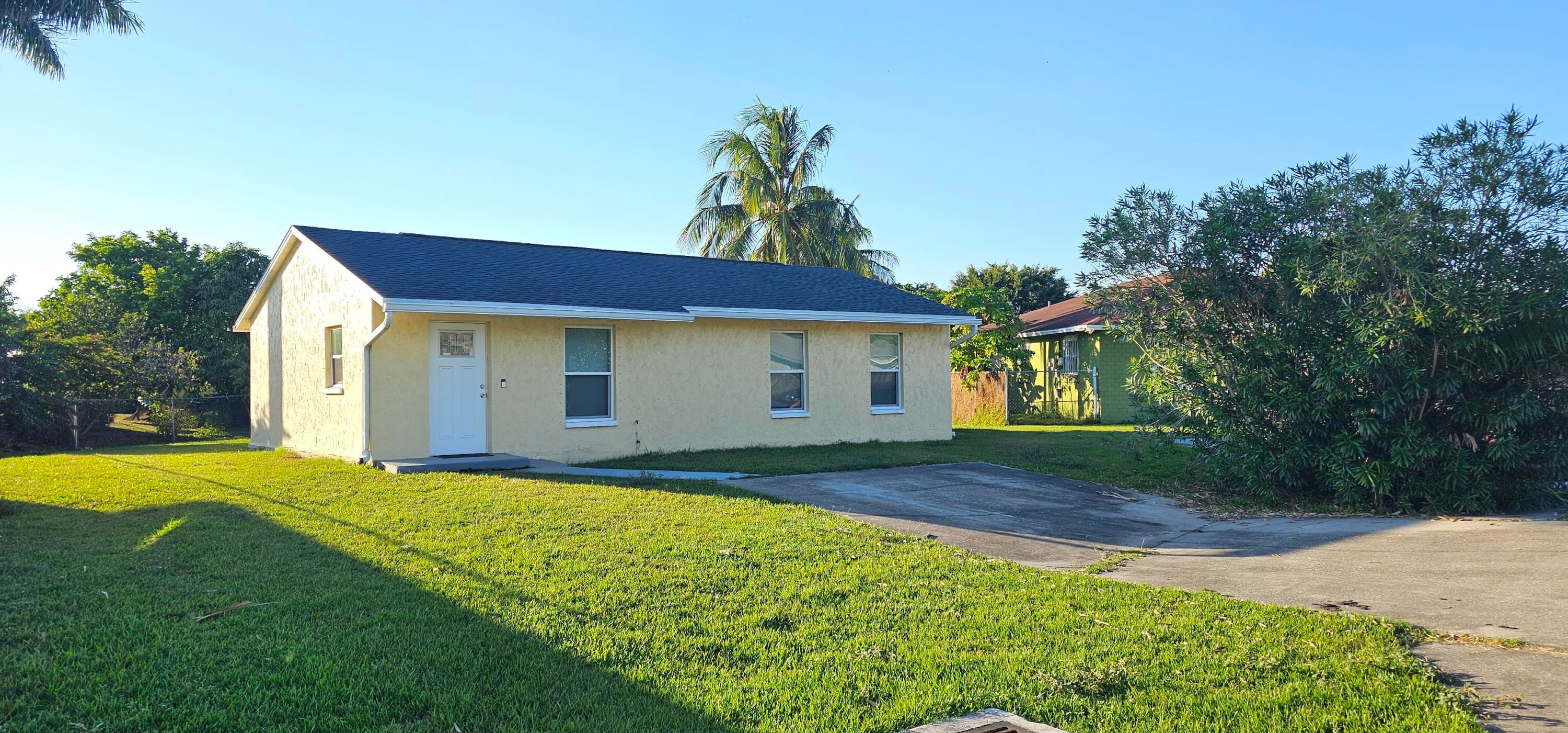 323 Seminole Court, Pahokee, FL 33476 — photo