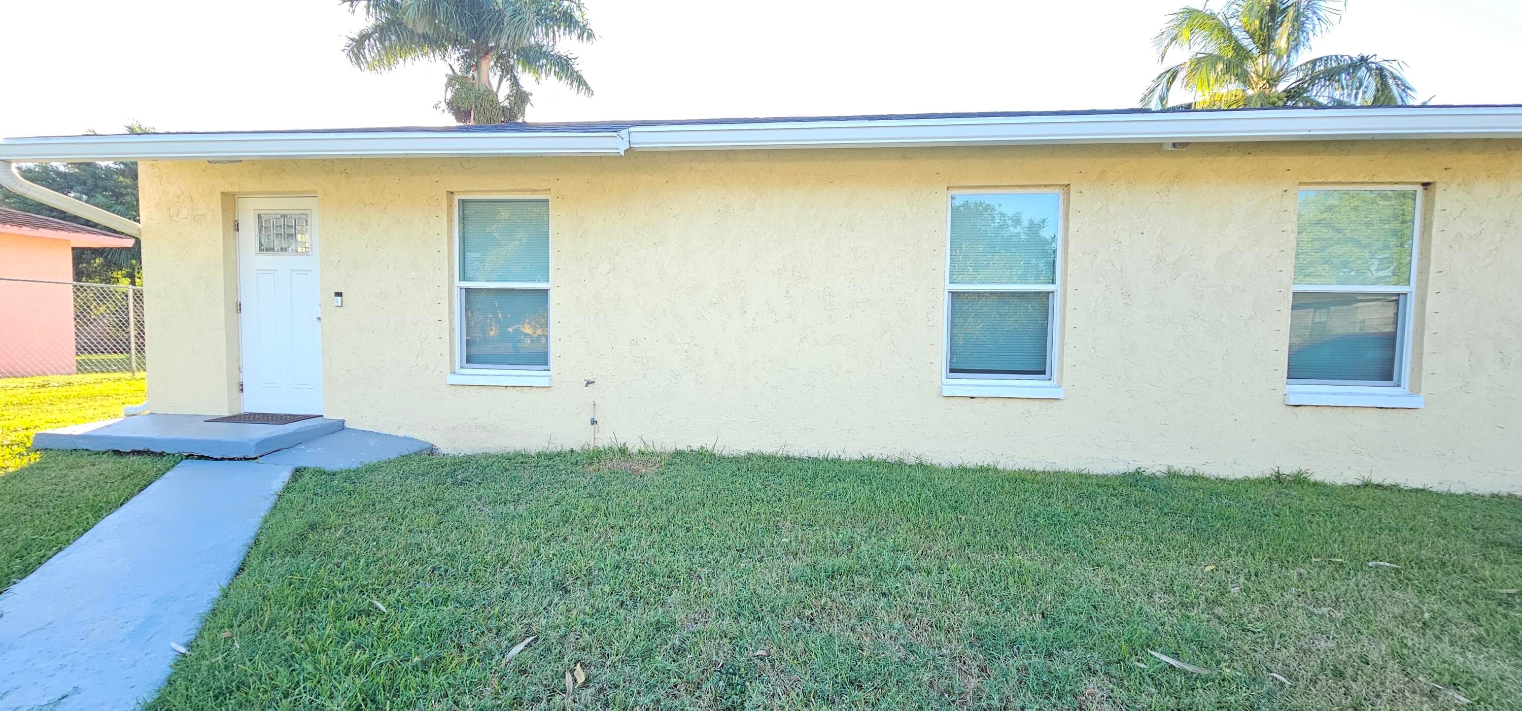 323 Seminole Court, Pahokee, FL 33476 — photo 2 of 15