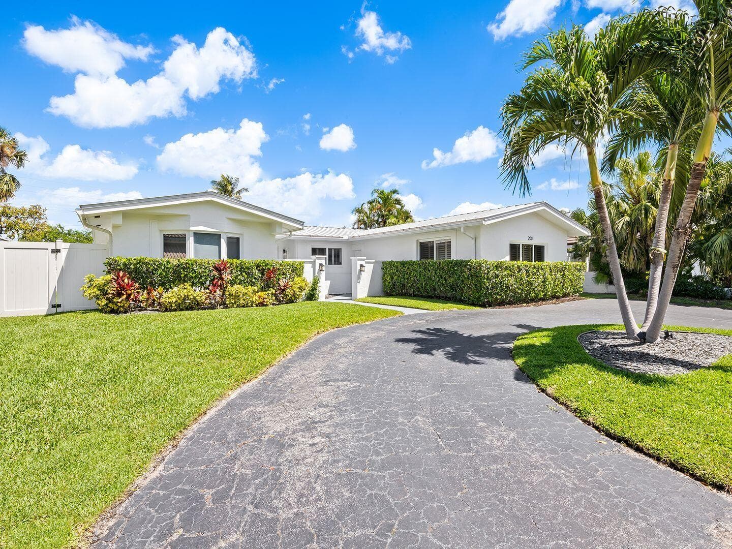 2011 NE 60th Street, Fort Lauderdale, FL 33308 — photo 3 of 35