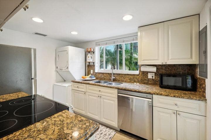 49 SE 7th Avenue 1, Delray Beach, FL 33445 — photo 6 of 12