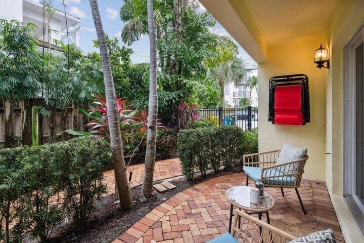 49 SE 7th Avenue 1, Delray Beach, FL 33445 — photo 11 of 12