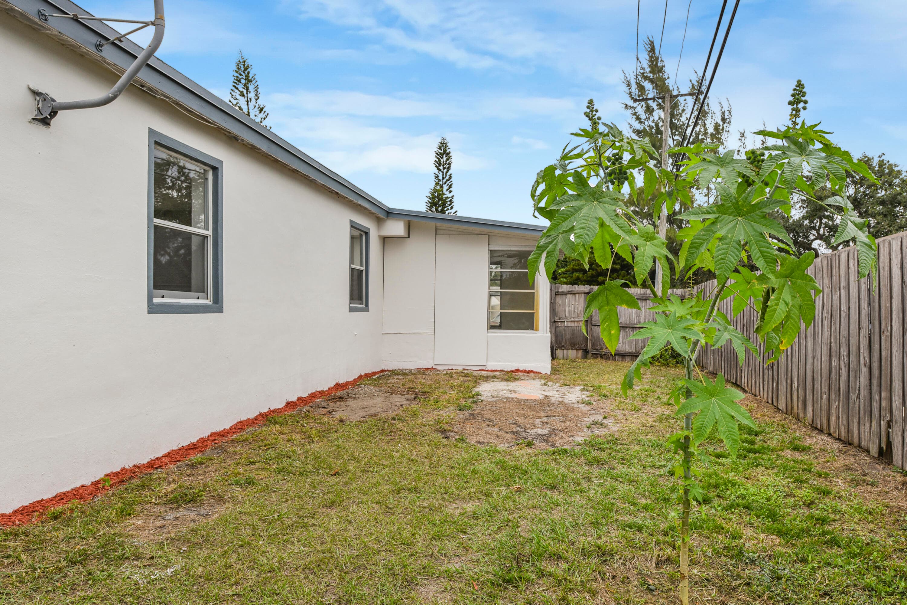 1560 NE 43rd Street, Pompano Beach, FL 33064 — photo 9 of 22