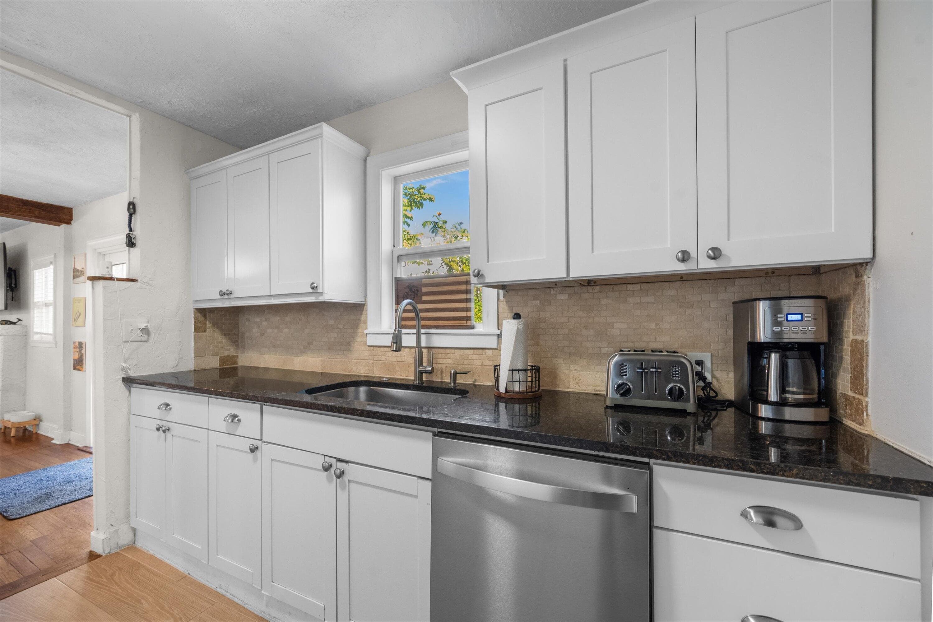 6704 Garden Avenue, West Palm Beach, FL 33405 — photo 9 of 32