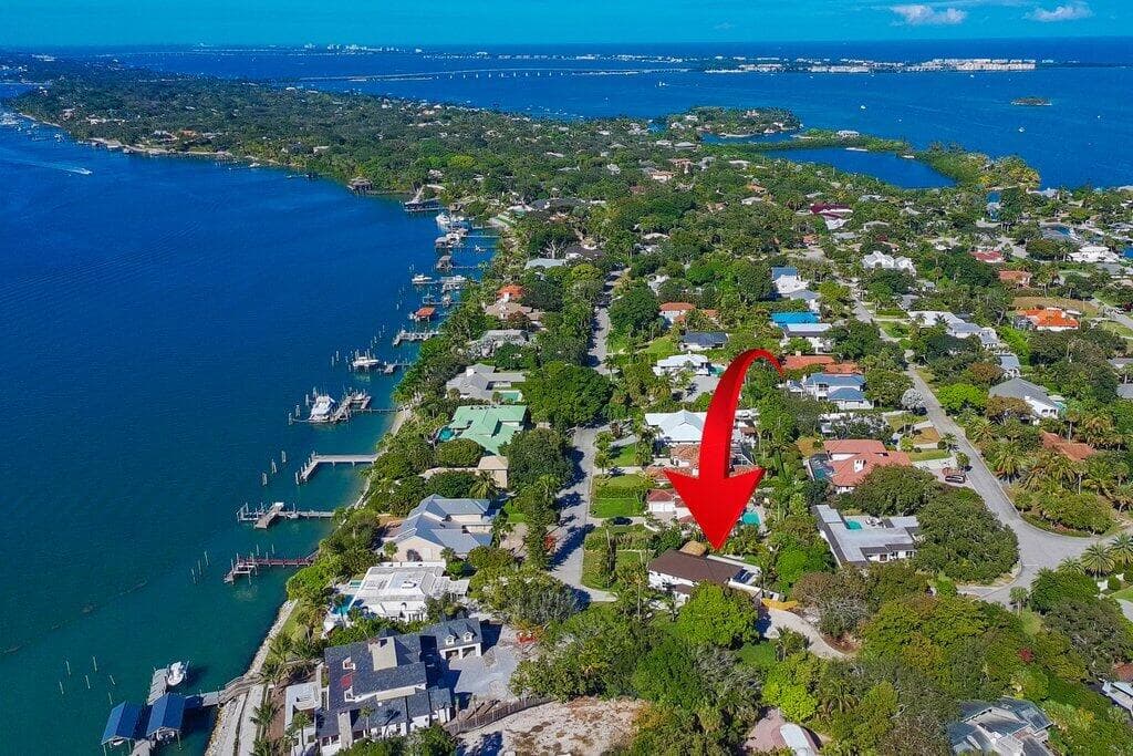 37 E High Point Road, Sewalls Point, FL 34996 — photo 9 of 58