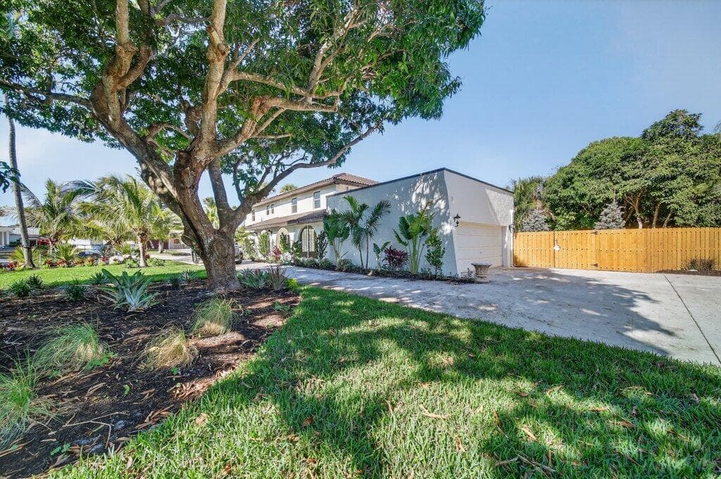 37 E High Point Road, Sewalls Point, FL 34996 — photo 14 of 58