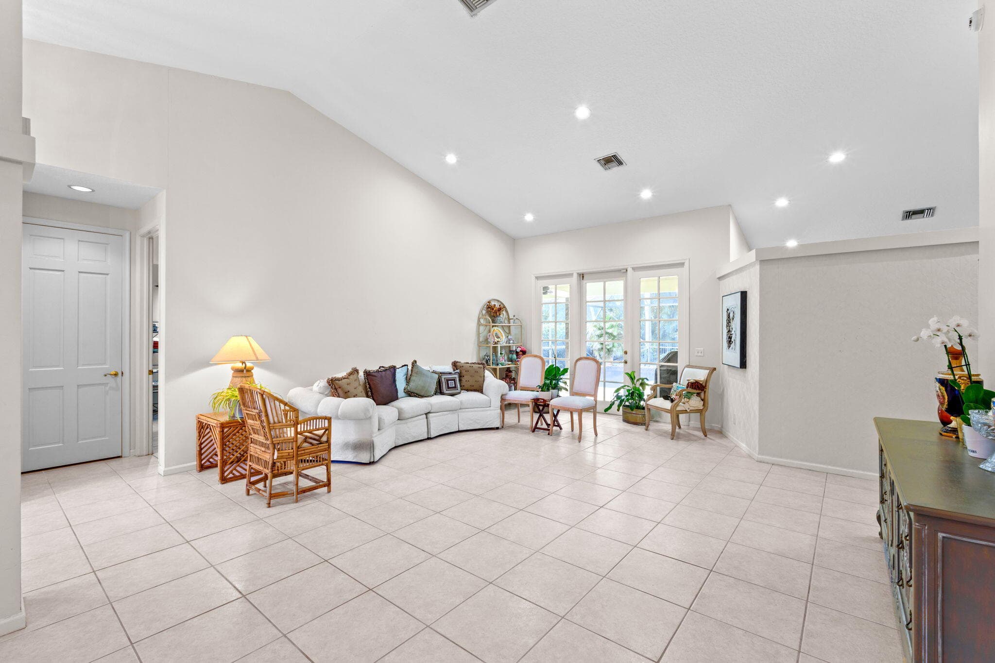 9055 Cypress Hollow Drive, Palm Beach Gardens, FL 33418 — photo 10 of 55
