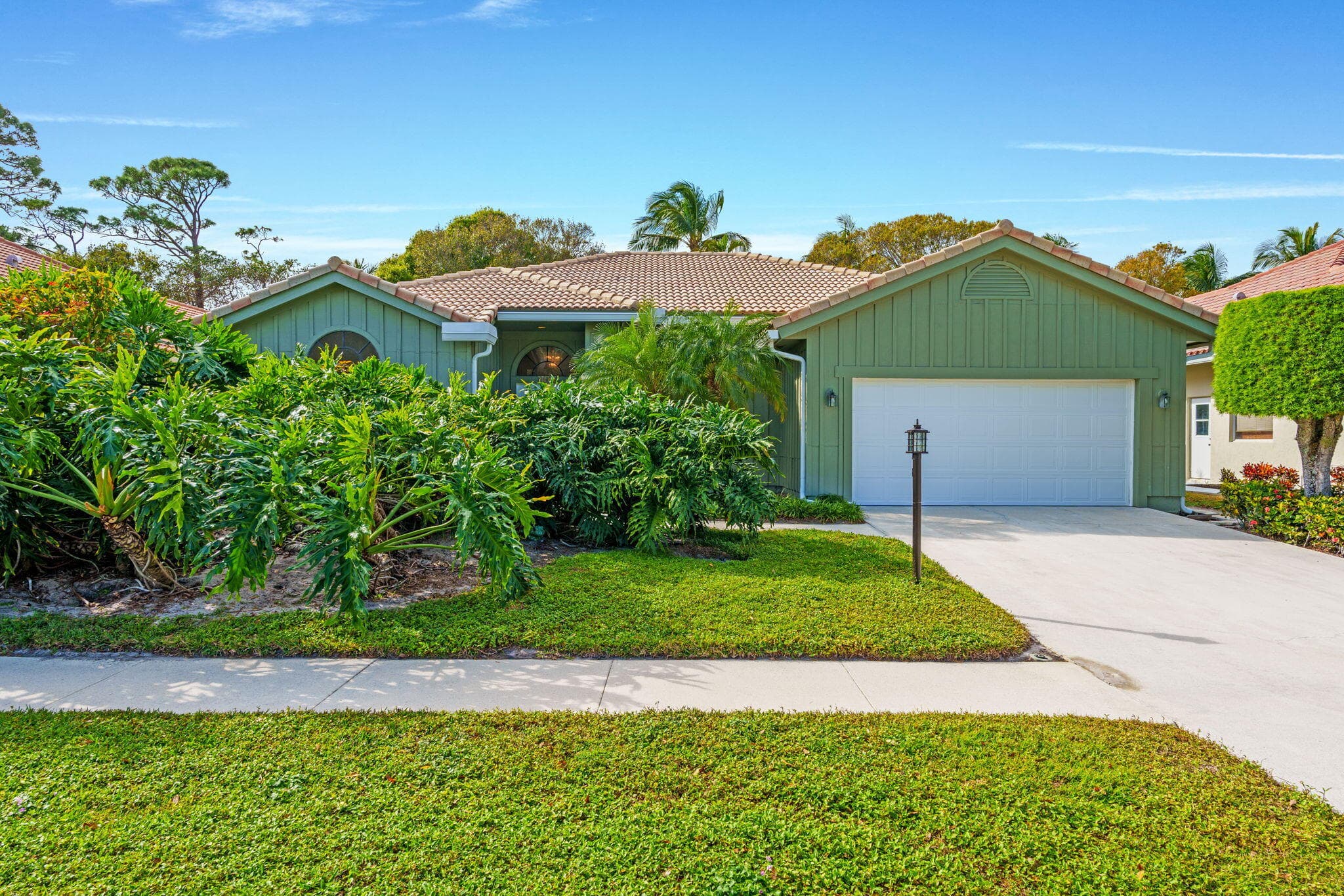 9055 Cypress Hollow Drive, Palm Beach Gardens, FL 33418 — photo 3 of 55
