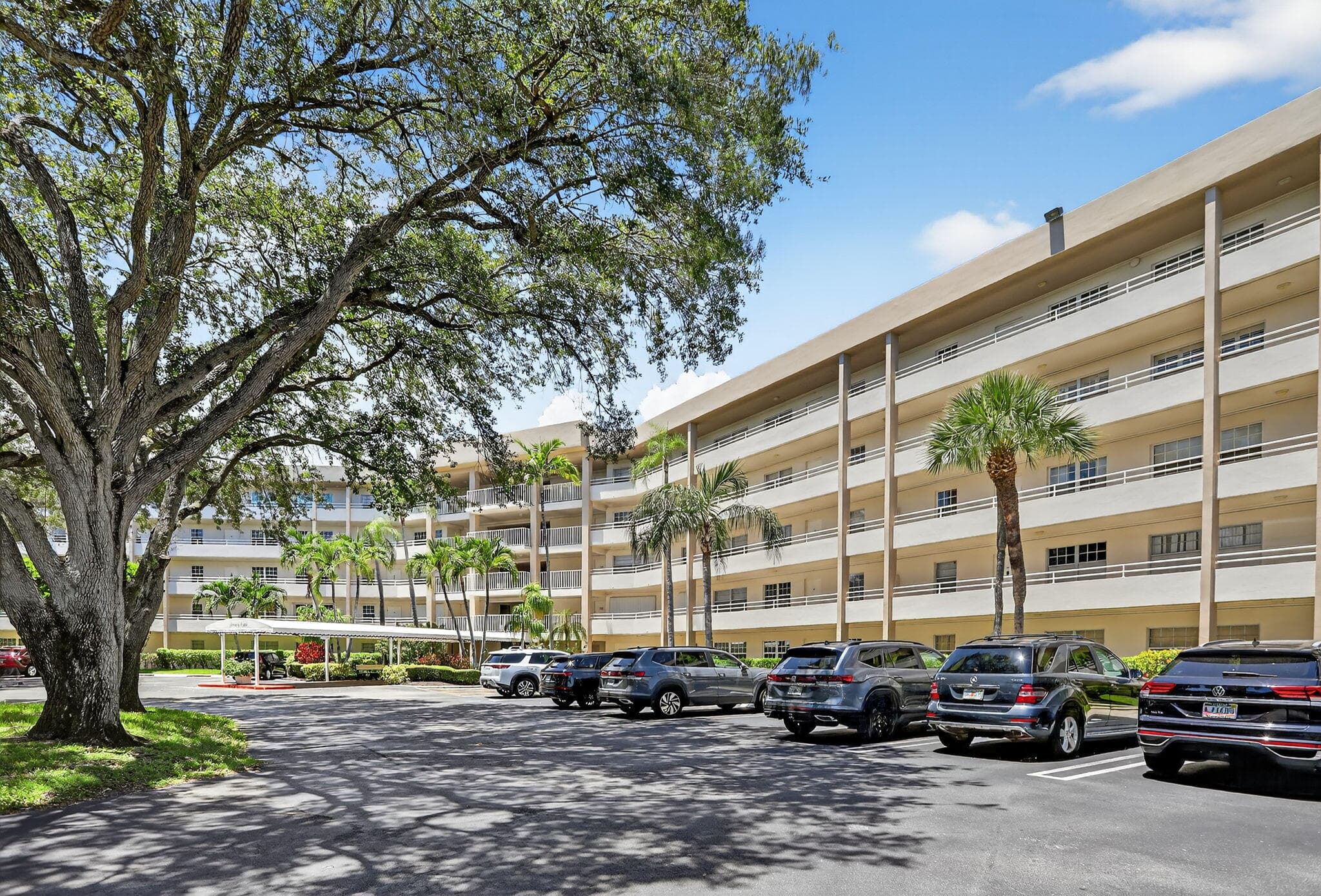 3960 Oaks Clubhouse Drive 512, Pompano Beach, FL 33069 — photo 3 of 58
