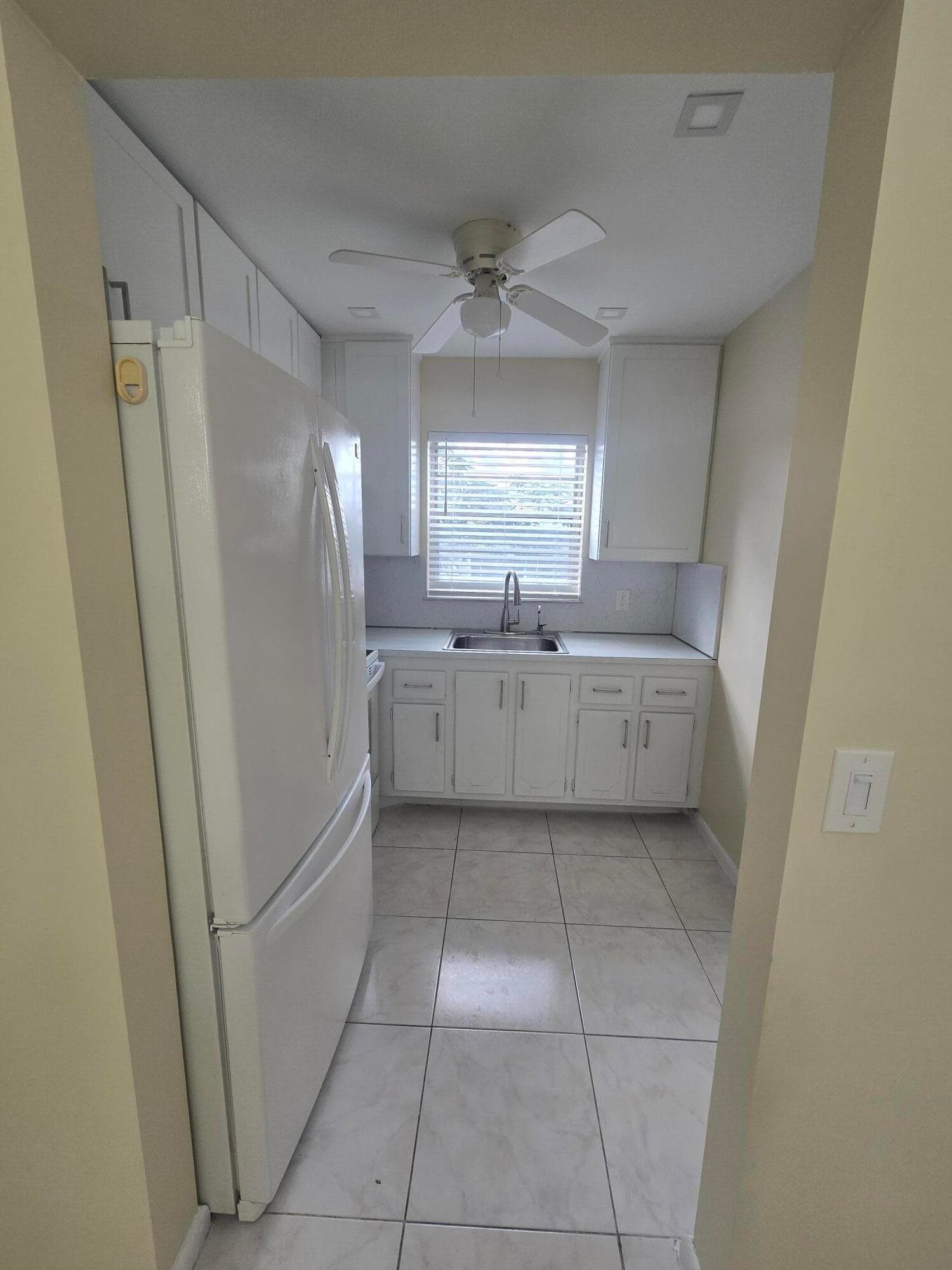 17 Cambridge A, West Palm Beach, FL 33417 — photo 8 of 15