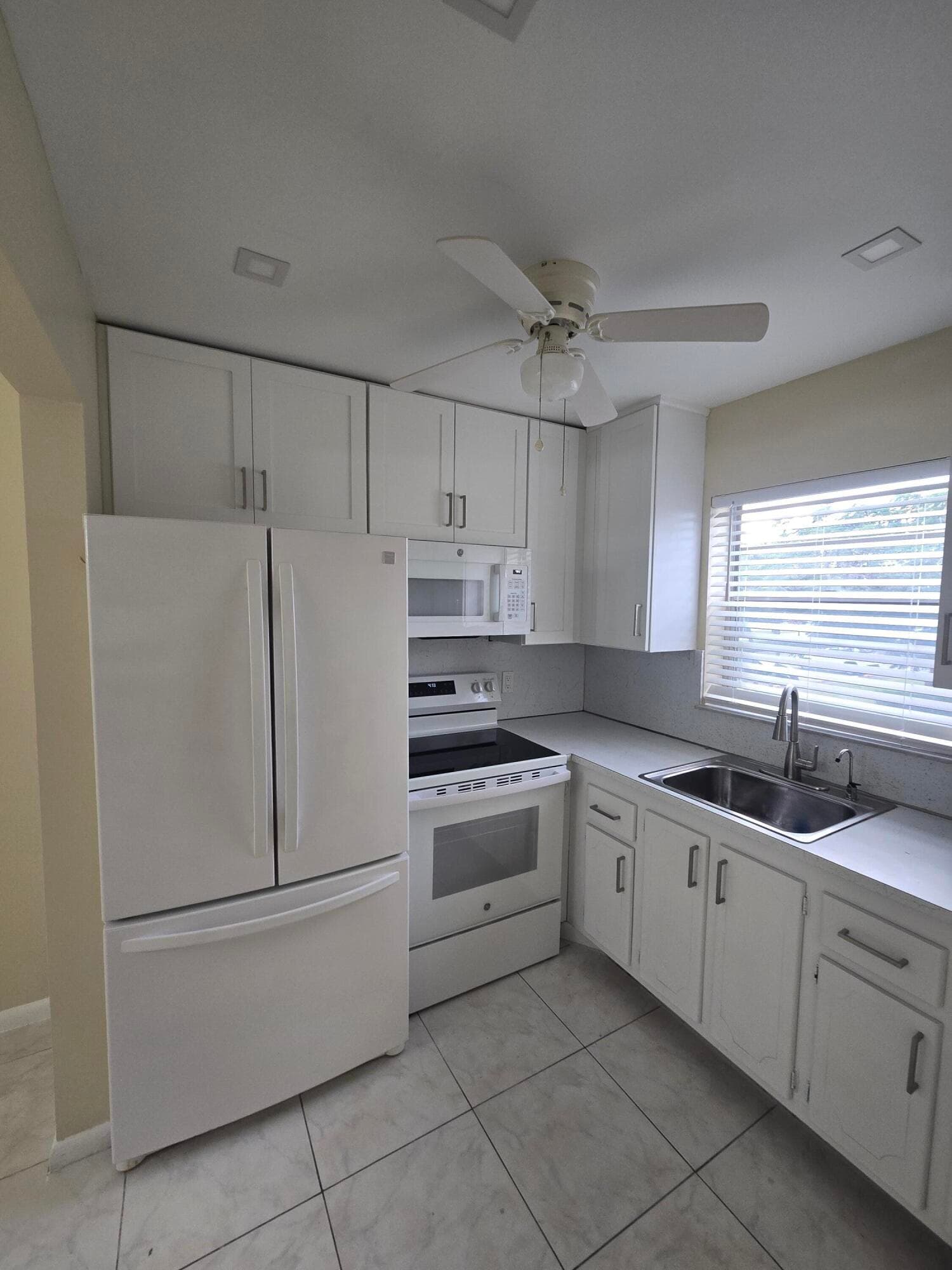 17 Cambridge A, West Palm Beach, FL 33417 — photo 14 of 15