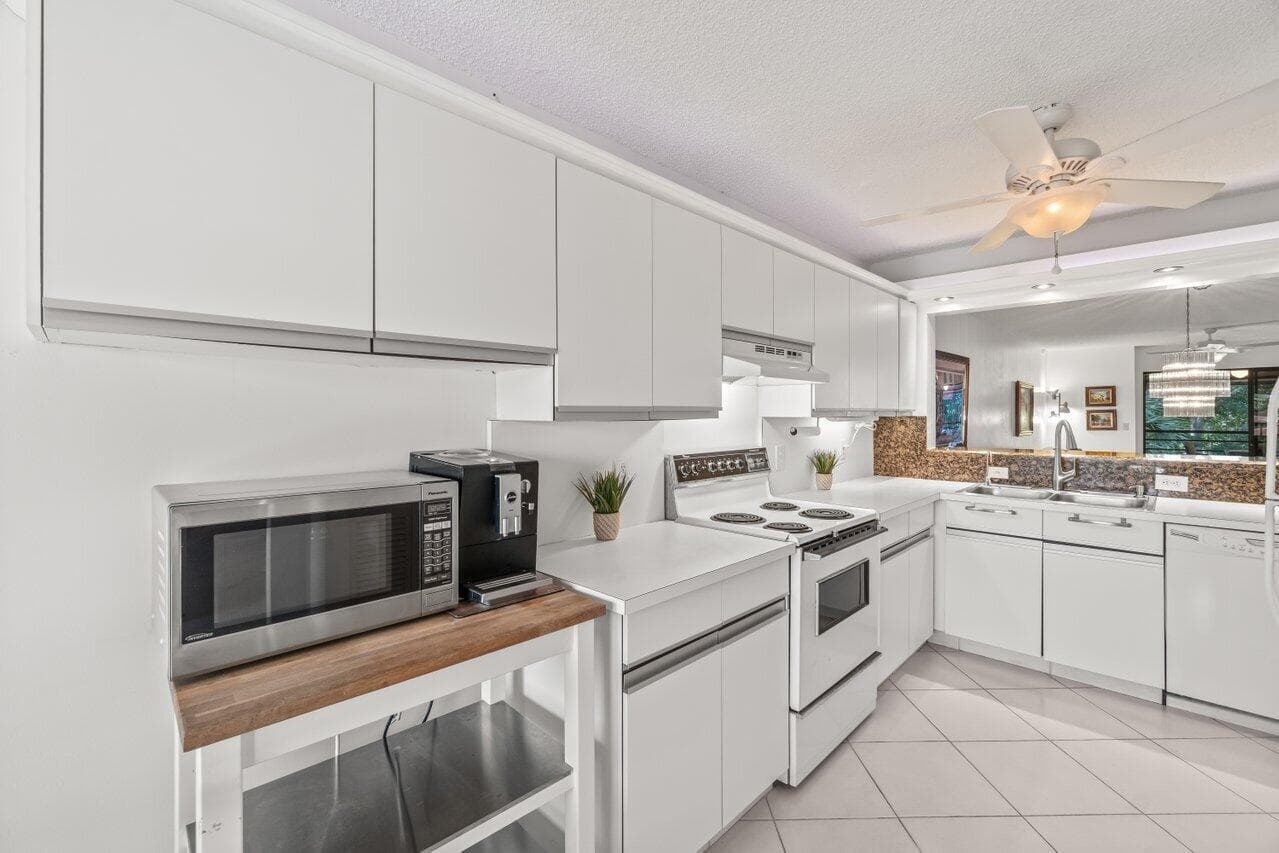 5380 Cedar Lake Drive 303, Boynton Beach, FL 33437 — photo 7 of 29