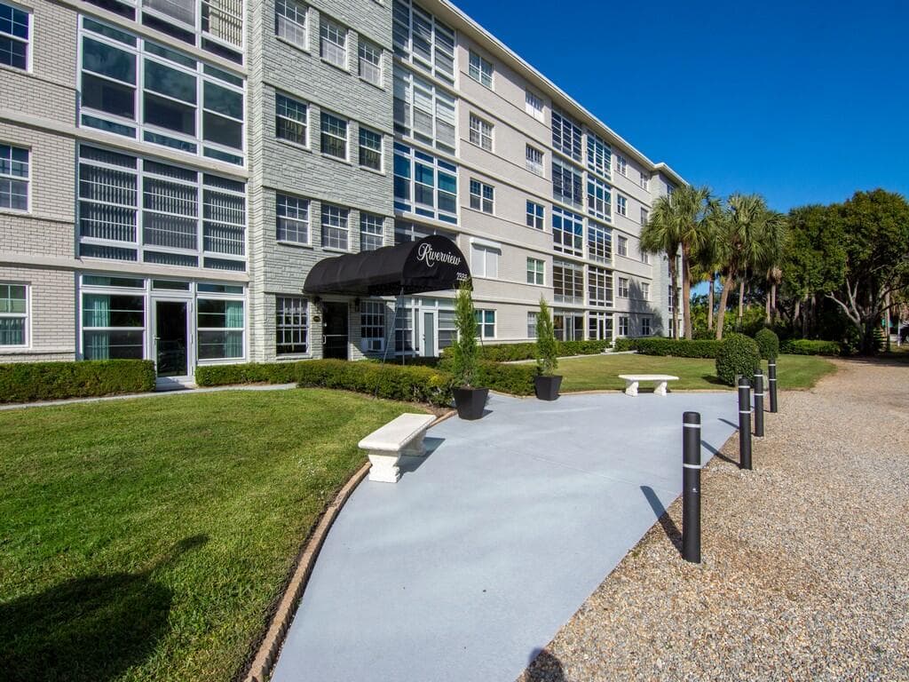 2333 Indian River Boulevard 506, Vero Beach, FL 32960 — photo 1 of 35