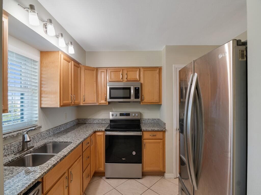 2333 Indian River Boulevard 506, Vero Beach, FL 32960 — photo 4 of 35