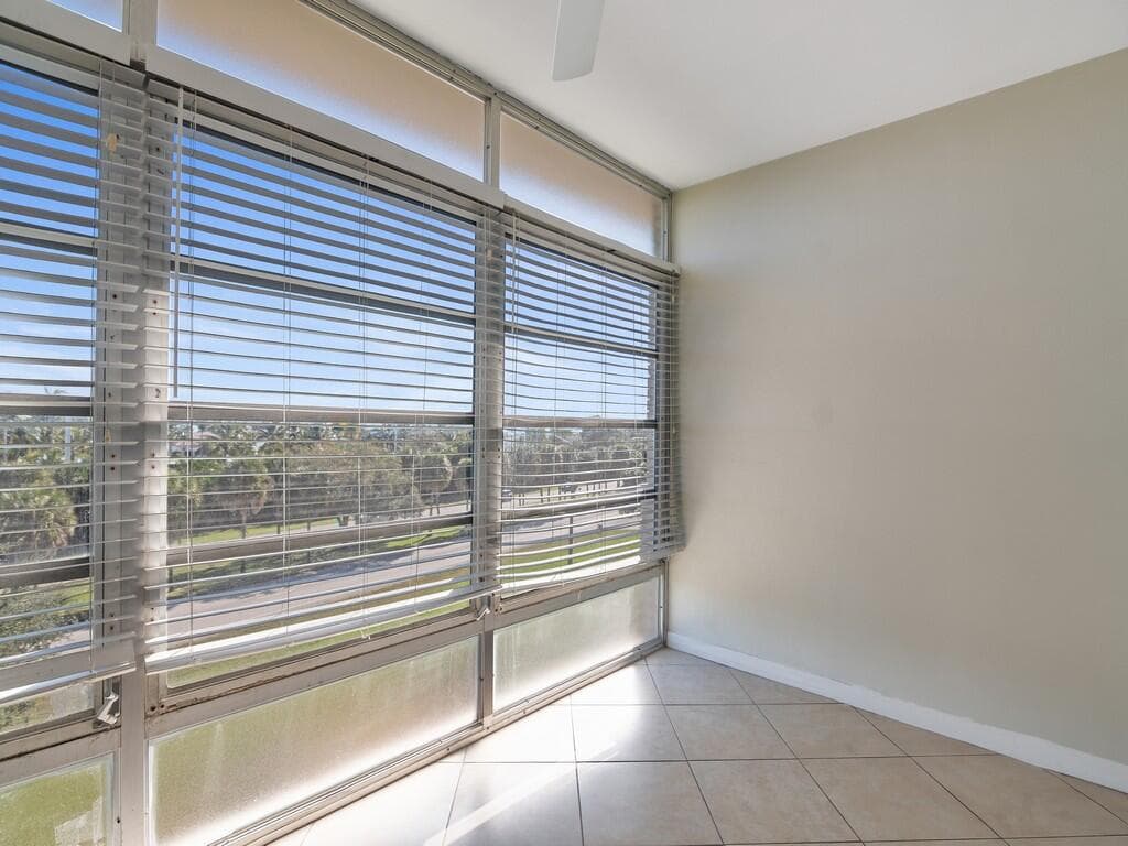 2333 Indian River Boulevard 506, Vero Beach, FL 32960 — photo 17 of 35