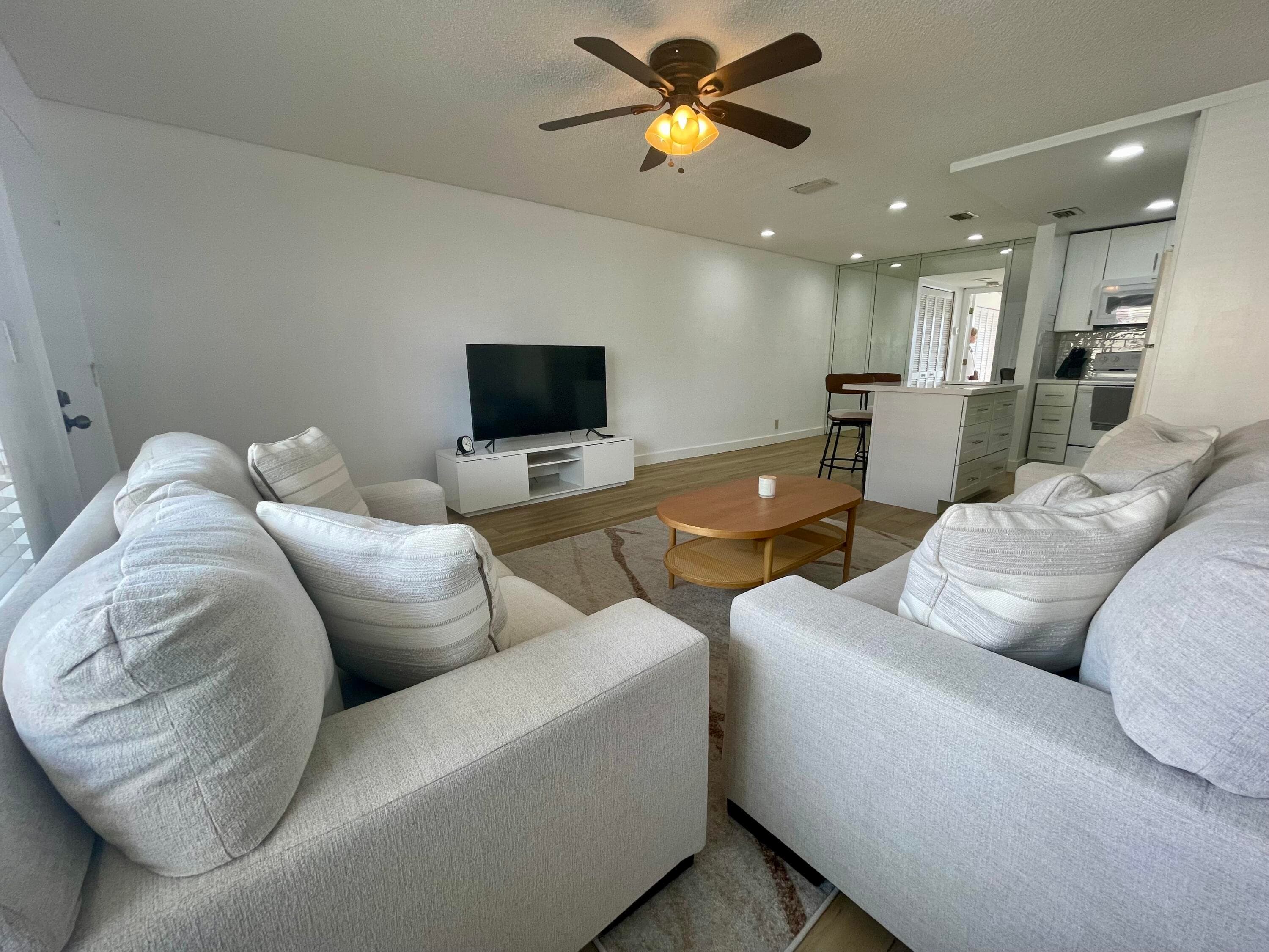 1100 Crystal Lake Drive 207, Deerfield Beach, FL 33064 — photo 6 of 22