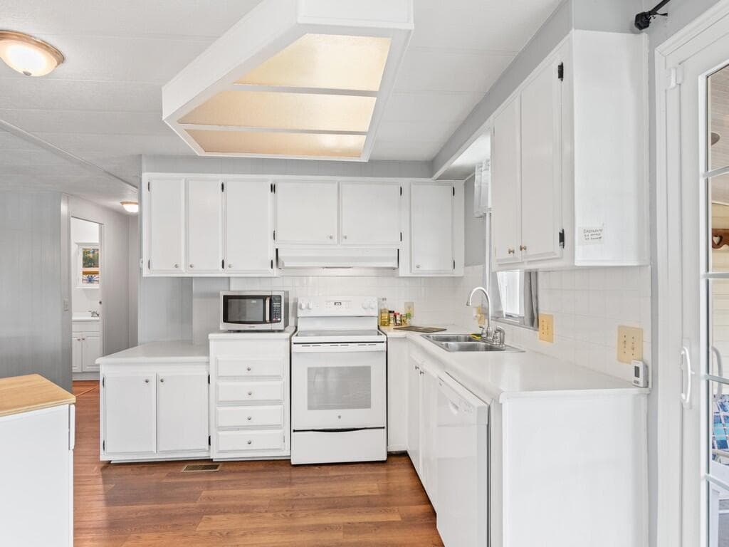 196 NE Emerald Drive, Jensen Beach, FL 34957 — photo 12 of 32