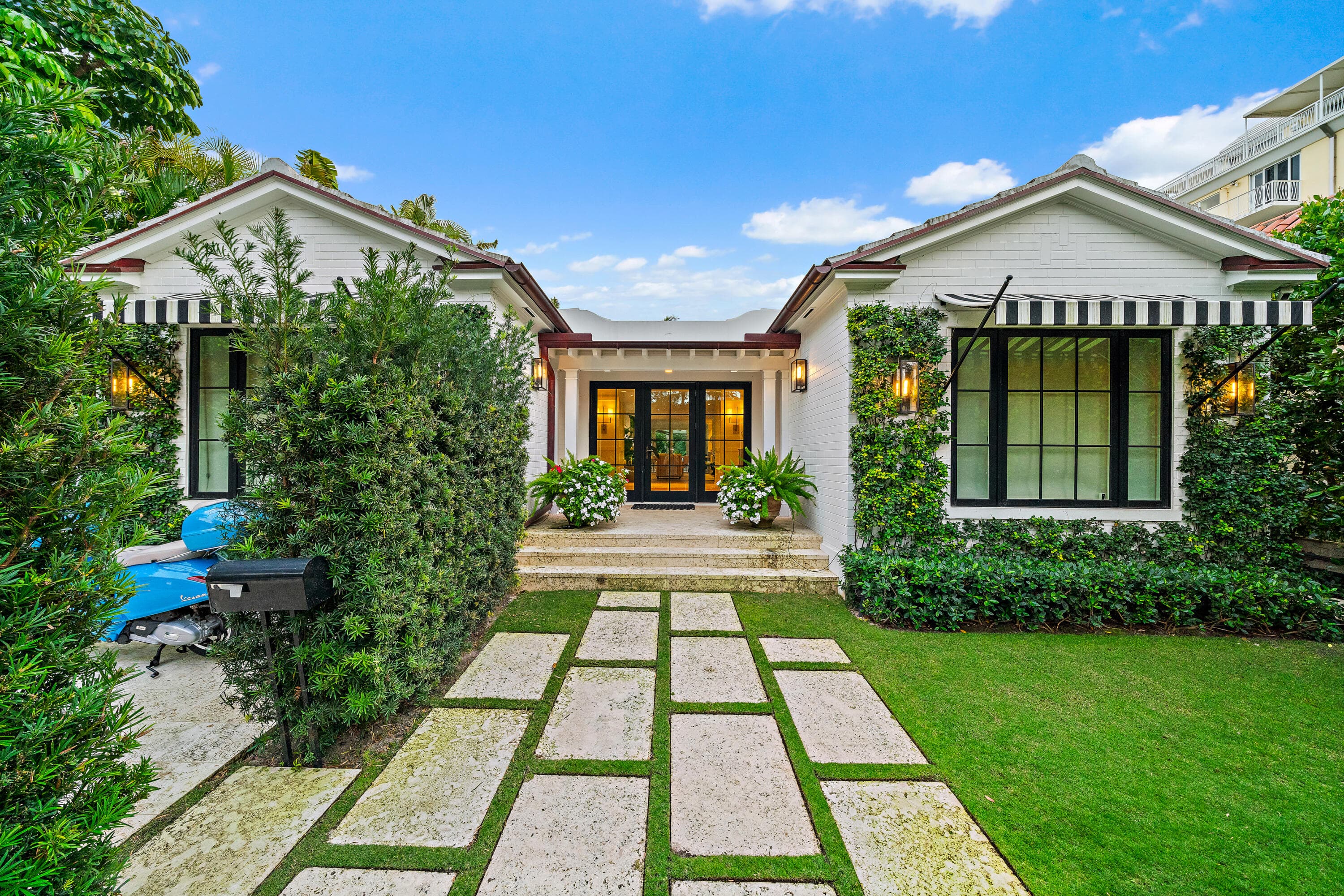 160 Chilean Avenue, Palm Beach, FL 33480 — photo 2 of 40