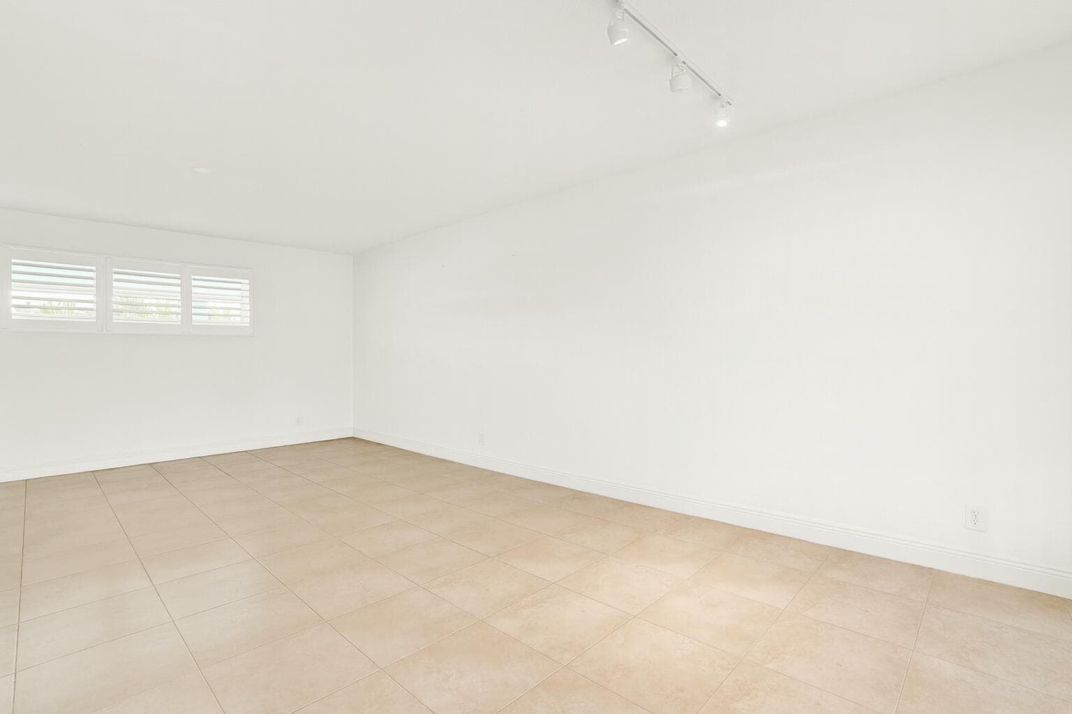 32 Colonial Club Drive 203, Boynton Beach, FL 33435 — photo 10 of 43