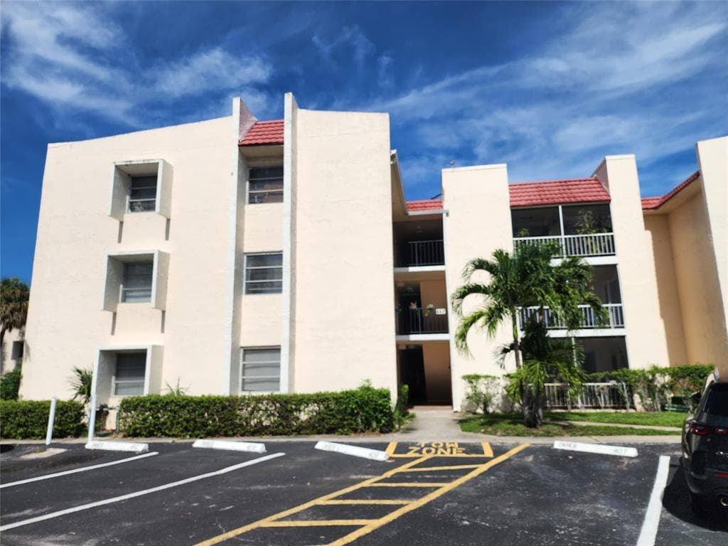 642 NW 13th Street 24, Boca Raton, FL 33486 — photo 1 of 9