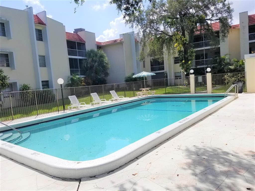 642 NW 13th Street 24, Boca Raton, FL 33486 — photo 2 of 9