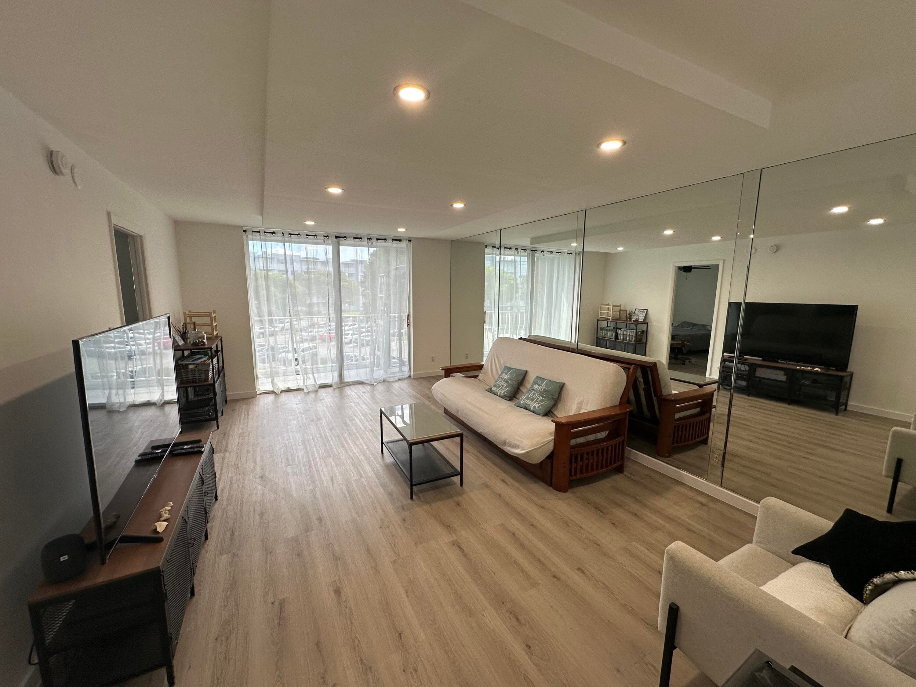 500 Executive Center Drive 3h, West Palm Beach, FL 33401 — photo 3 of 9