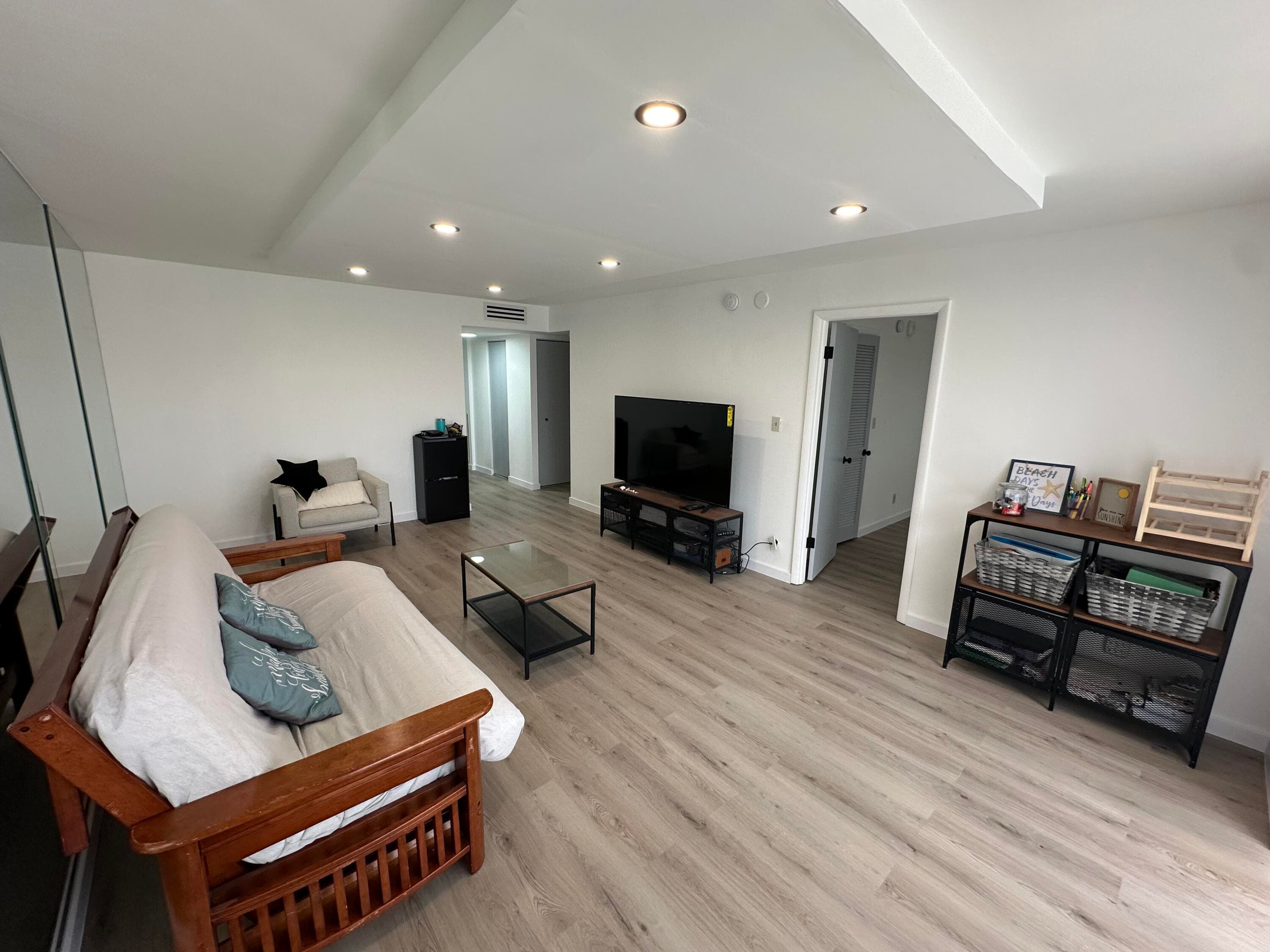 500 Executive Center Drive 3h, West Palm Beach, FL 33401 — photo 4 of 9