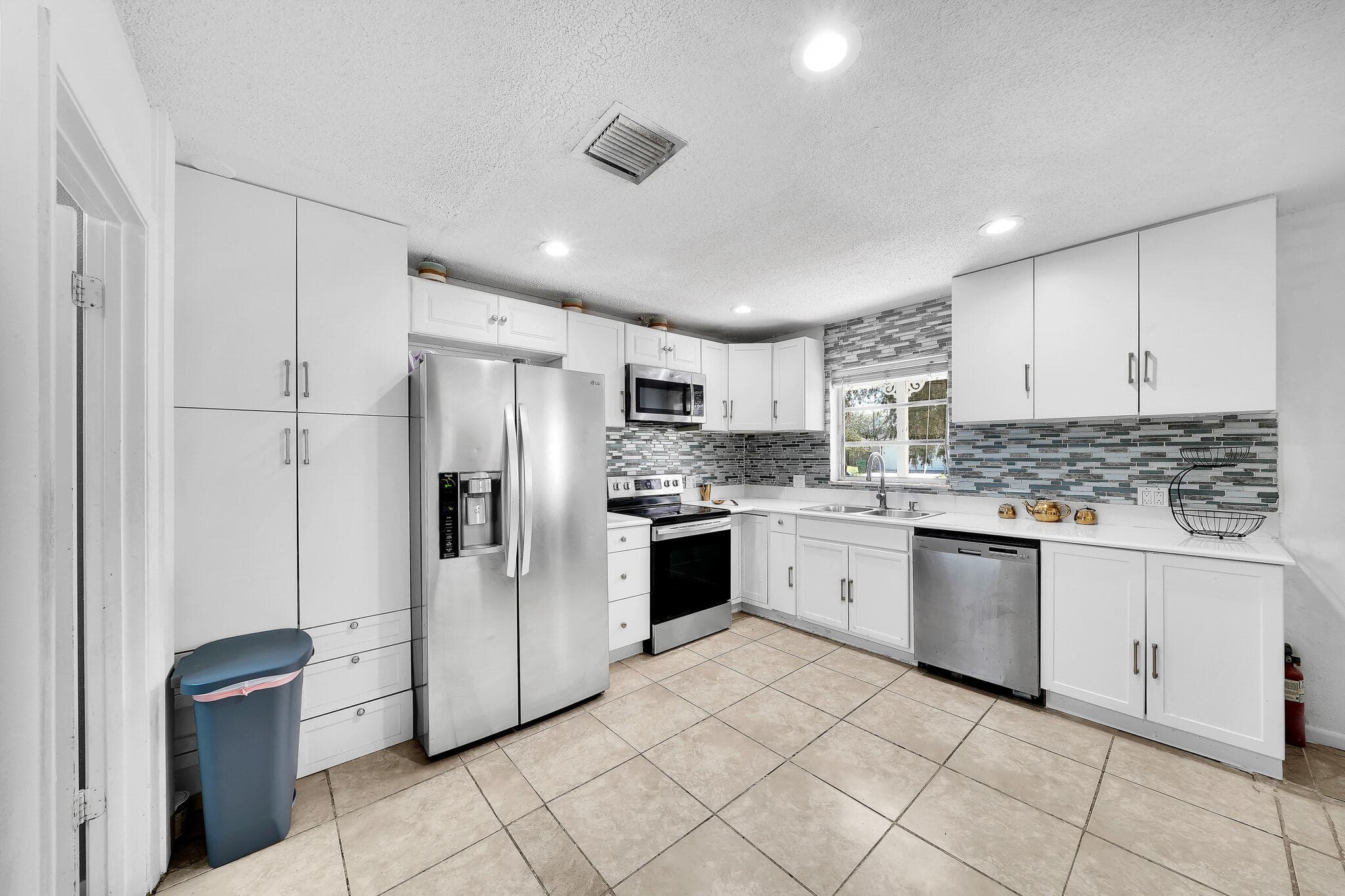 213 SE Eyerly Avenue, Port St. Lucie, FL 34983 — photo 26 of 37