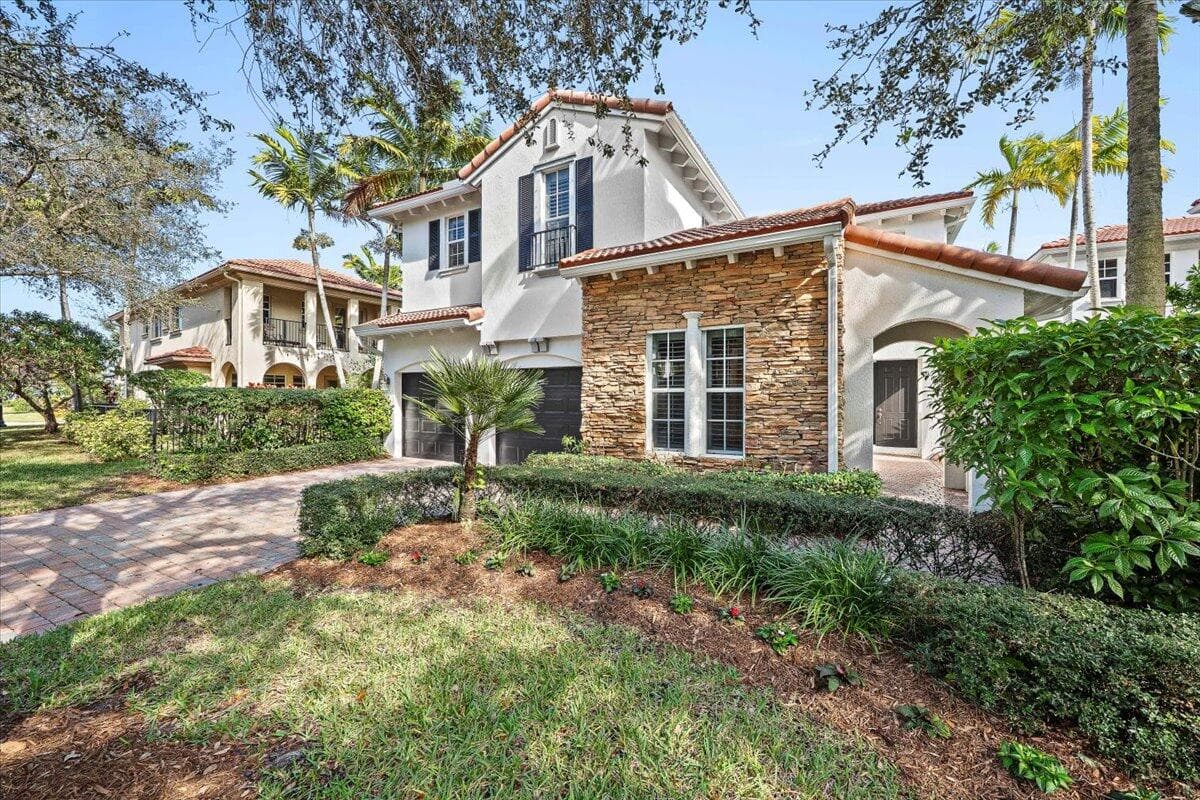 1062 Vintner Boulevard, Palm Beach Gardens, FL 33410 — photo 2 of 101