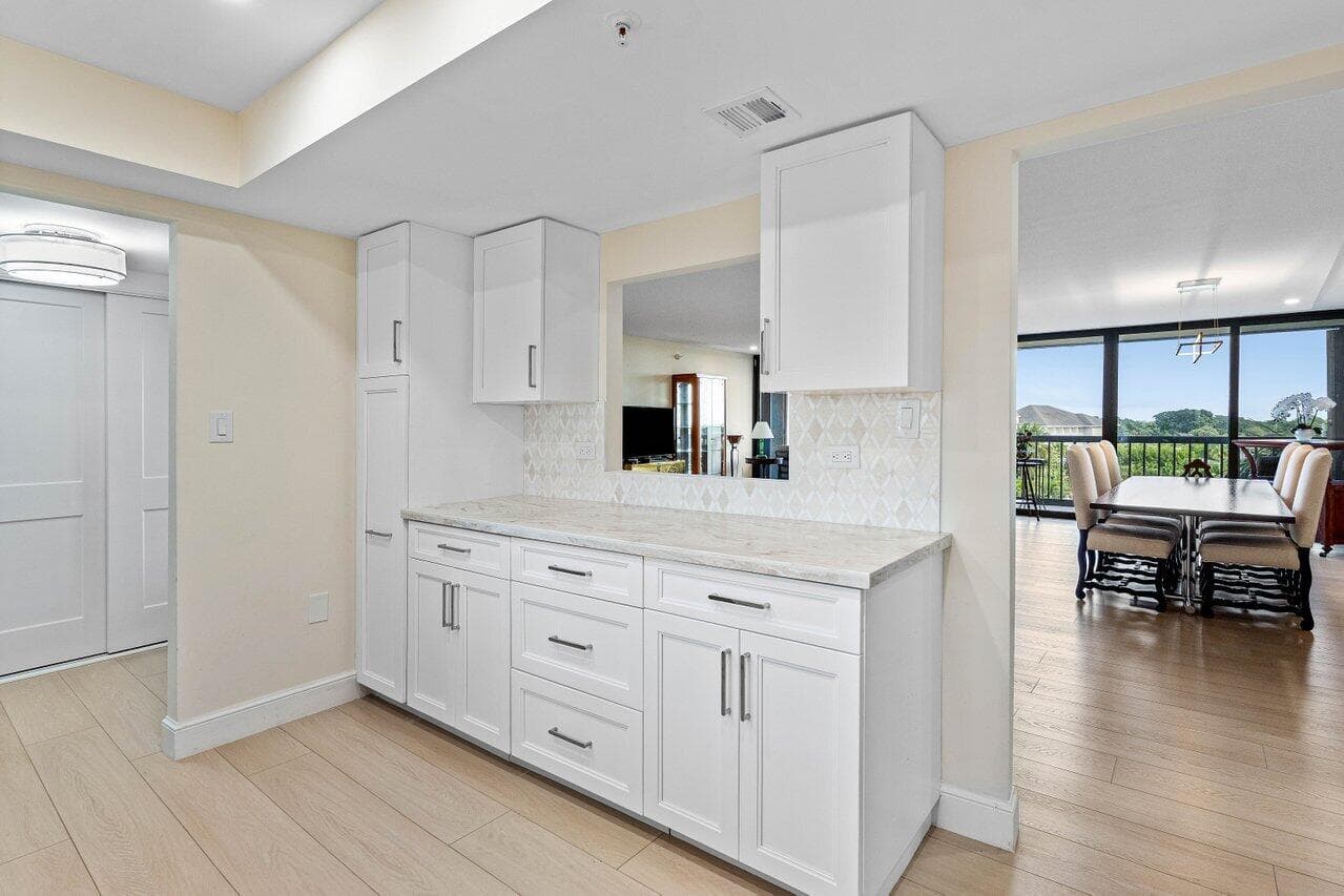 2450 Presidential Way 607, West Palm Beach, FL 33401 — photo 10 of 38