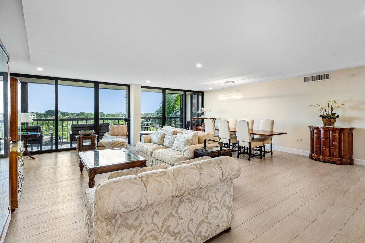 2450 Presidential Way 607, West Palm Beach, FL 33401 — photo 2 of 38
