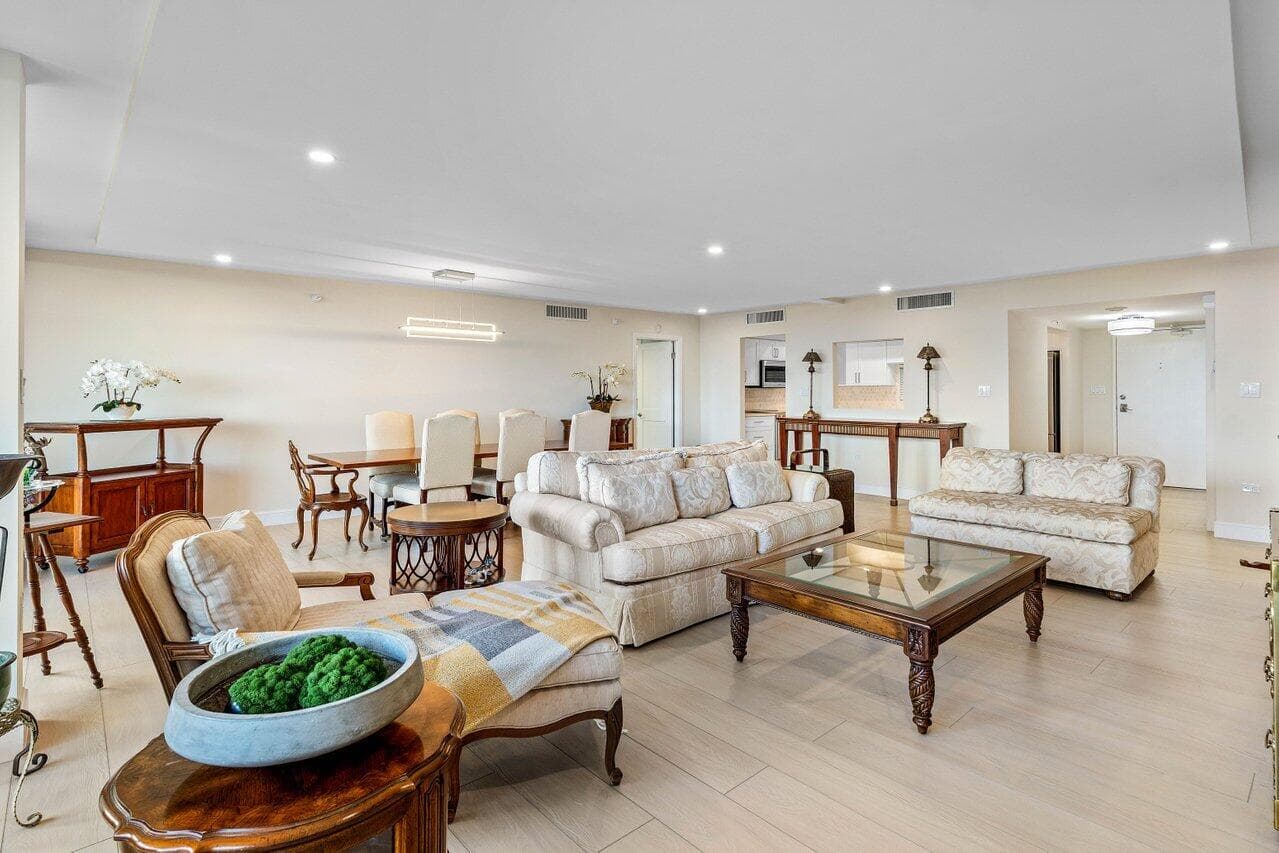 2450 Presidential Way 607, West Palm Beach, FL 33401 — photo 5 of 38