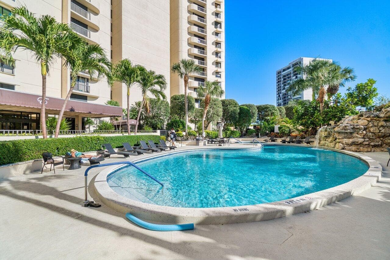 2450 Presidential Way 607, West Palm Beach, FL 33401 — photo 35 of 38