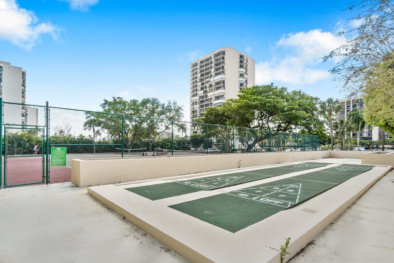 2450 Presidential Way 607, West Palm Beach, FL 33401 — photo 36 of 38