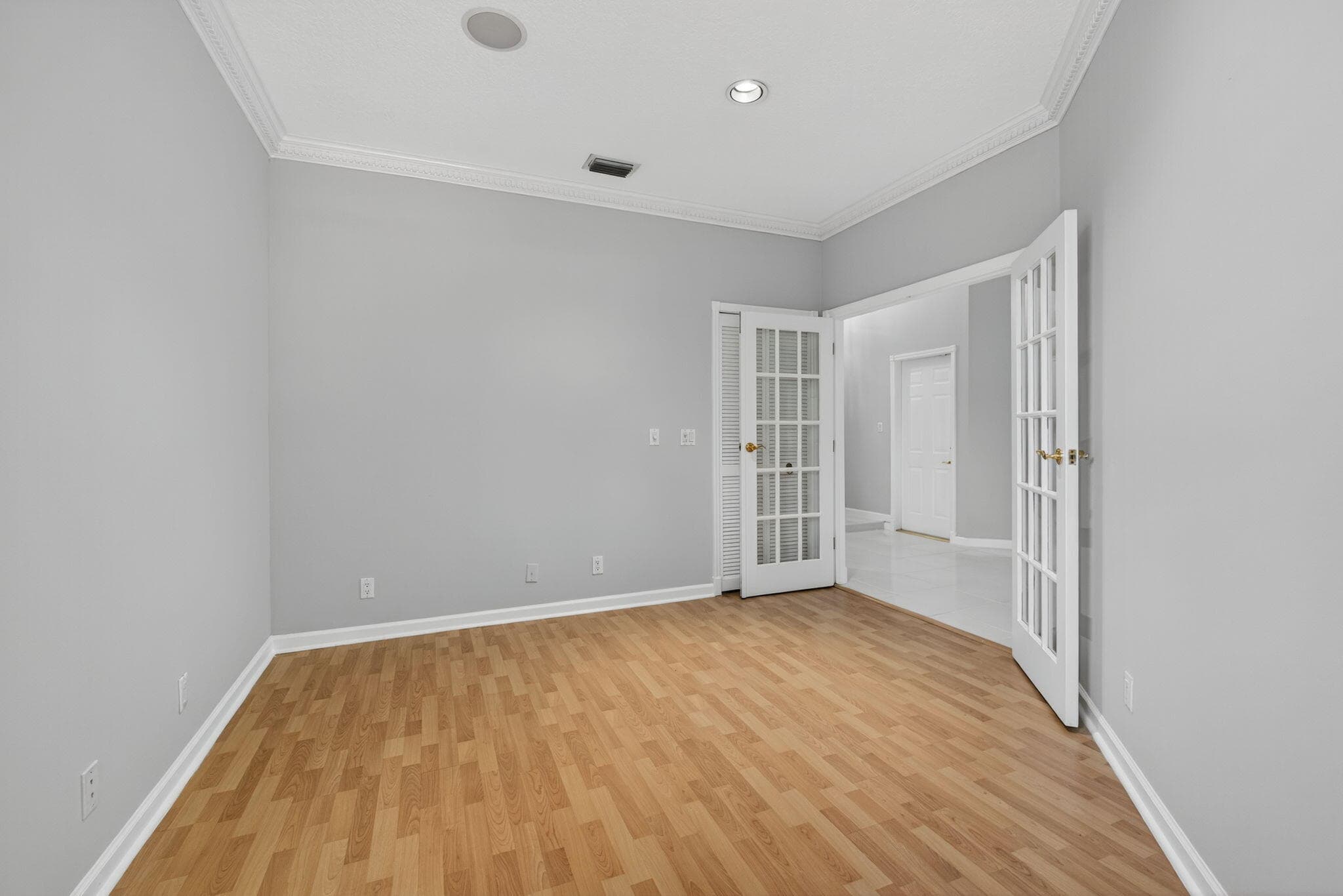 1052 W Shore Drive, West Palm Beach, FL 33406 — photo 10 of 65