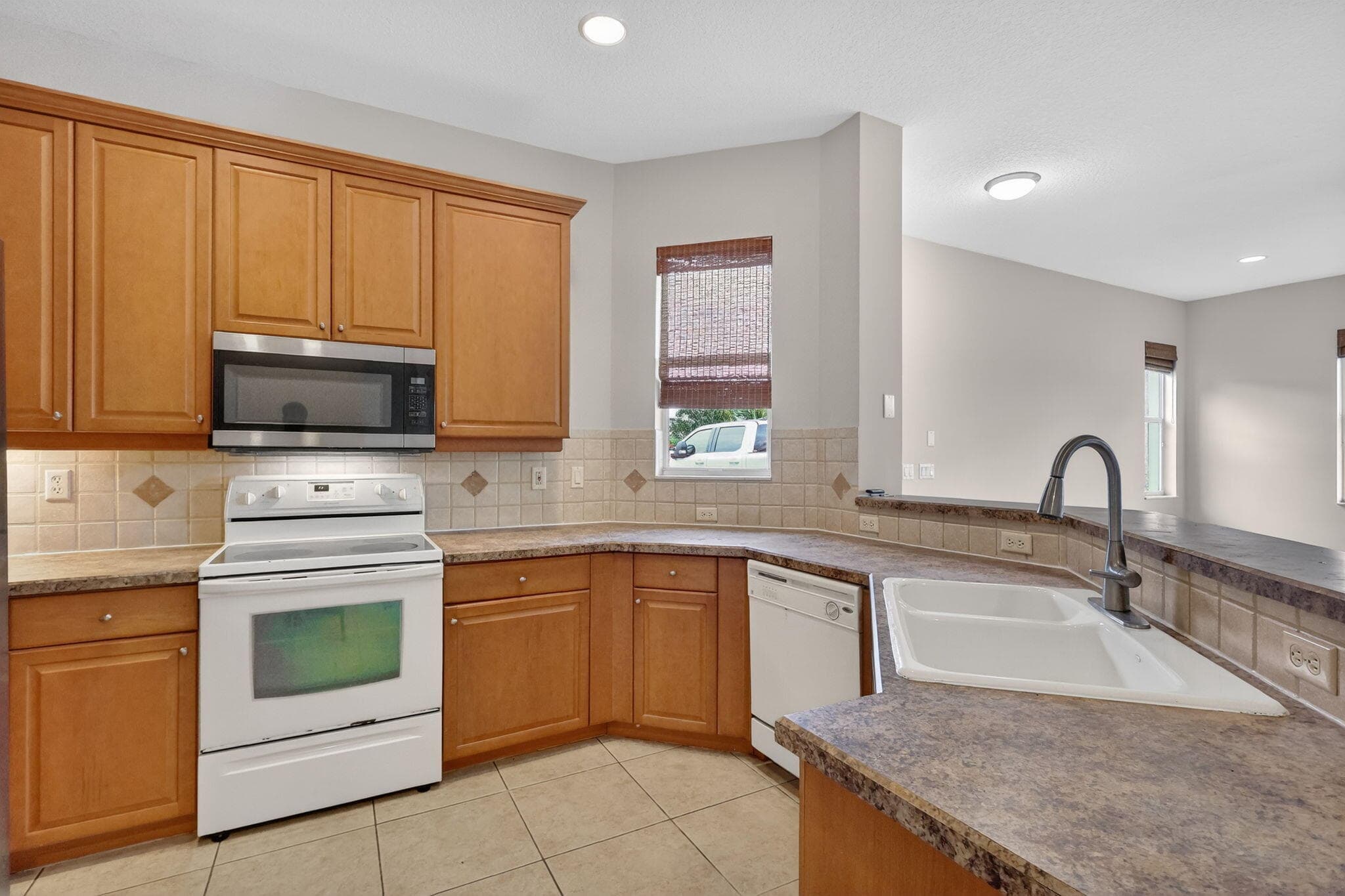 906 Mariner Bay Boulevard, Hutchinson Island, FL 34949 — photo 10 of 61