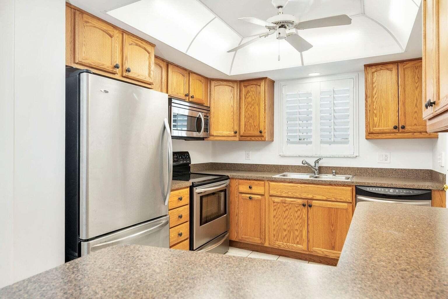 907 Marina Drive 402, North Palm Beach, FL 33408 — photo 12 of 52