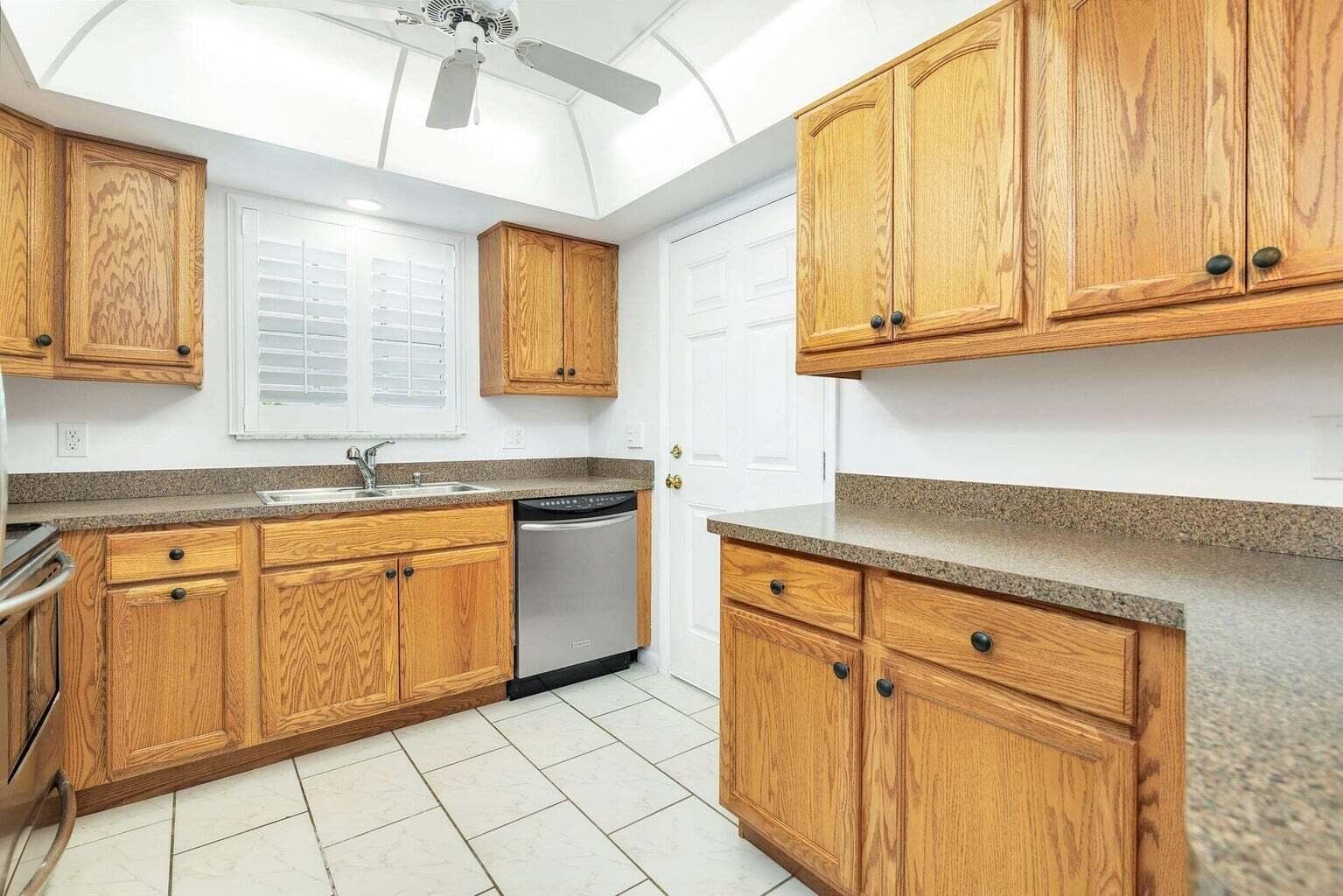907 Marina Drive 402, North Palm Beach, FL 33408 — photo 13 of 52