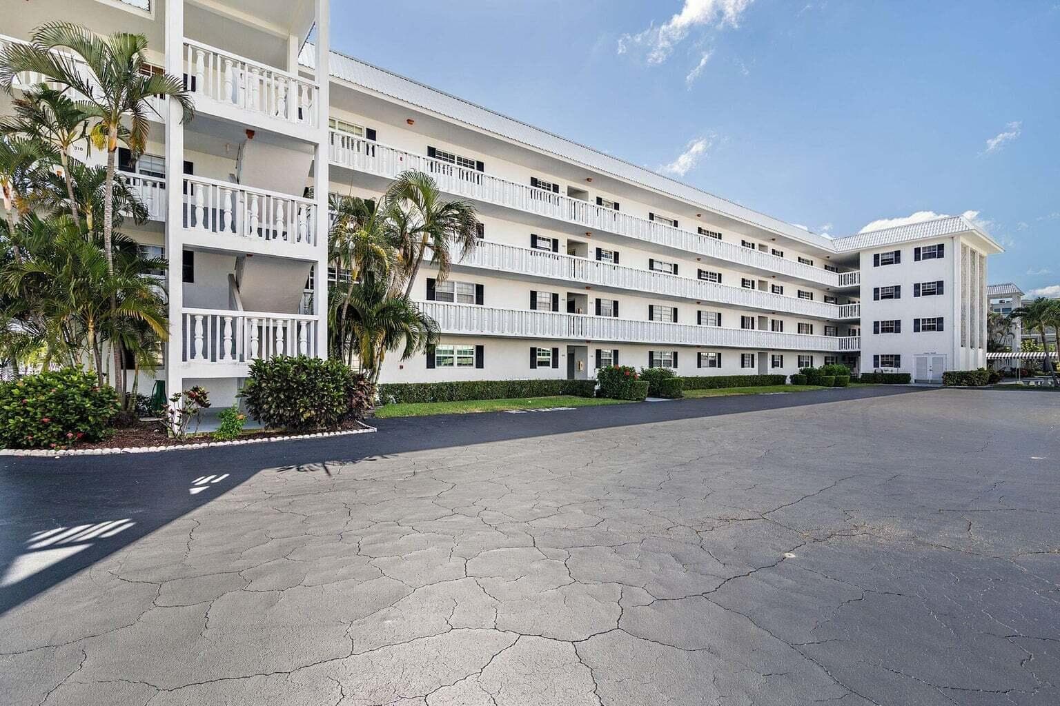 907 Marina Drive 402, North Palm Beach, FL 33408 — photo 25 of 52
