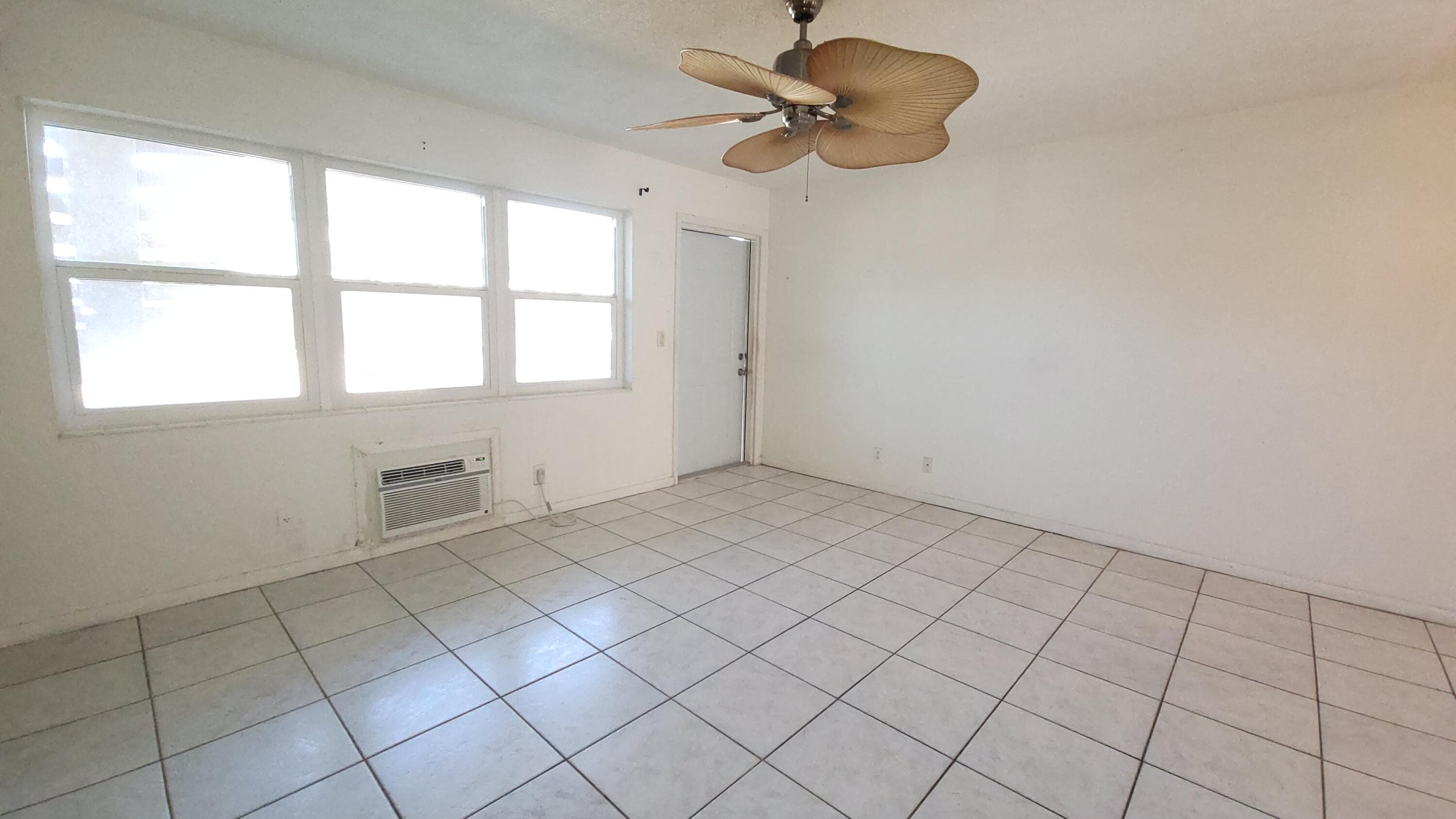 23 Kingswood B, West Palm Beach, FL 33417 — photo 3 of 33