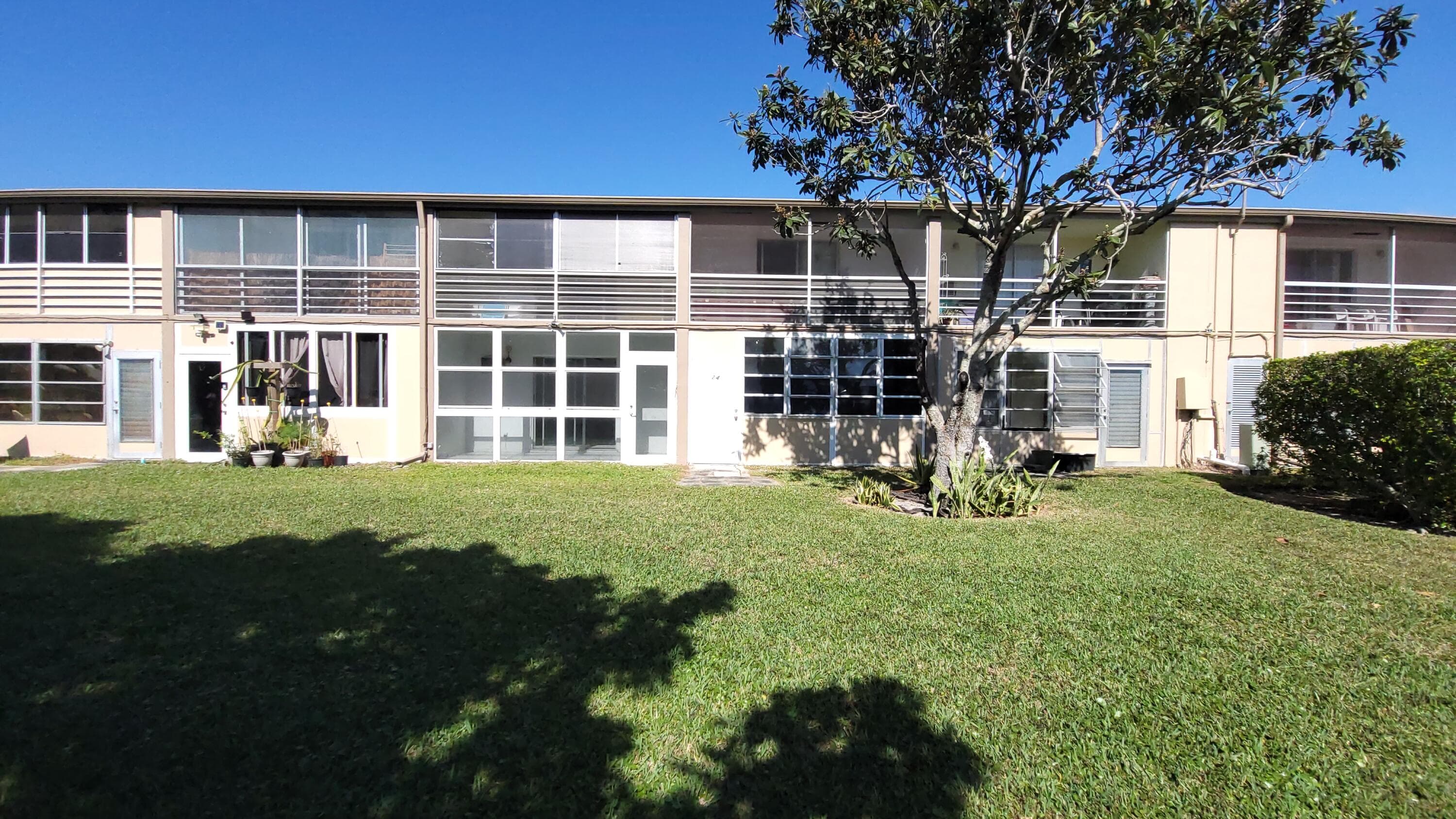 23 Kingswood B, West Palm Beach, FL 33417 — photo 14 of 33