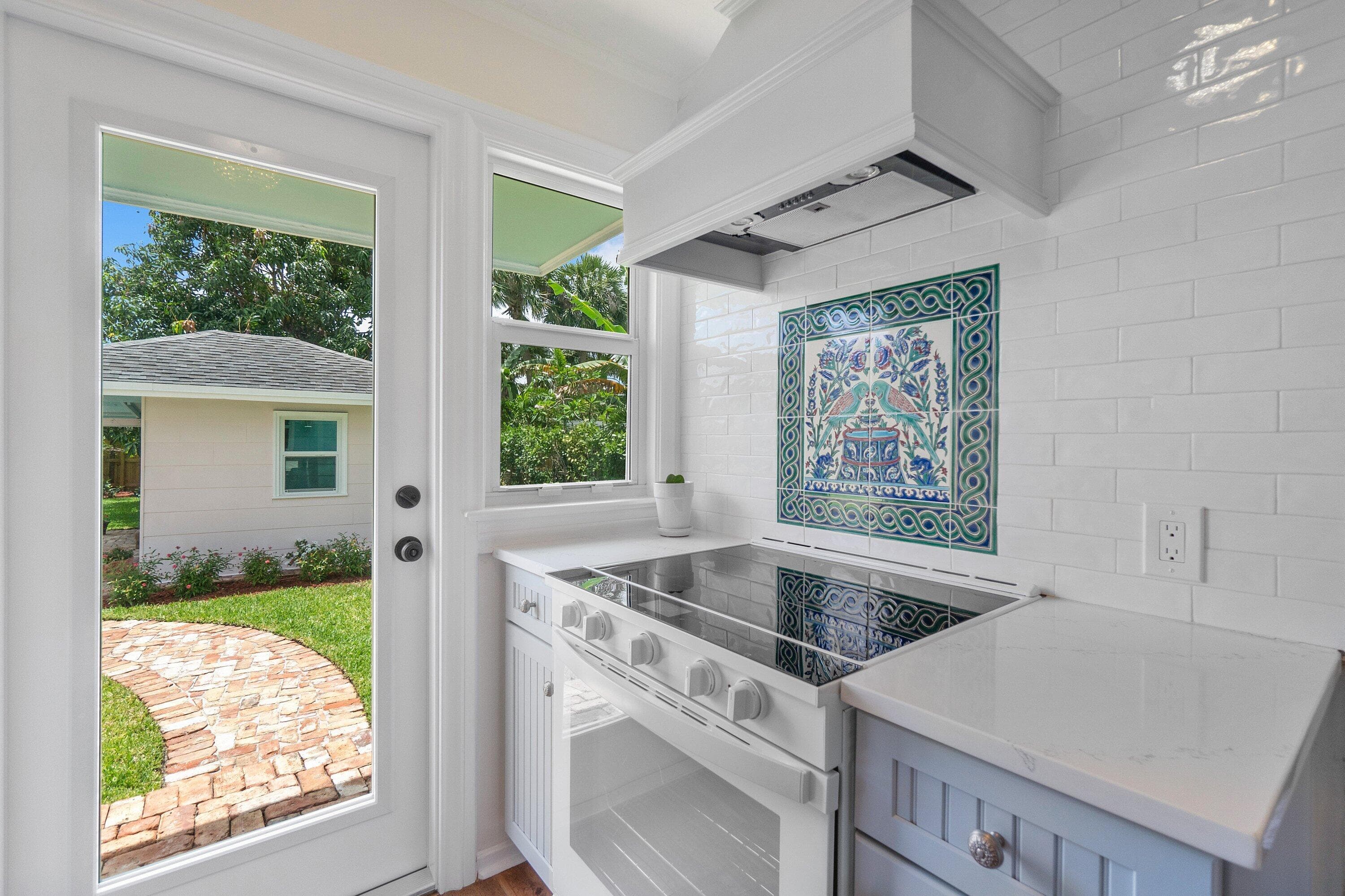 816 Avon Road, West Palm Beach, FL 33401 — photo 7 of 19