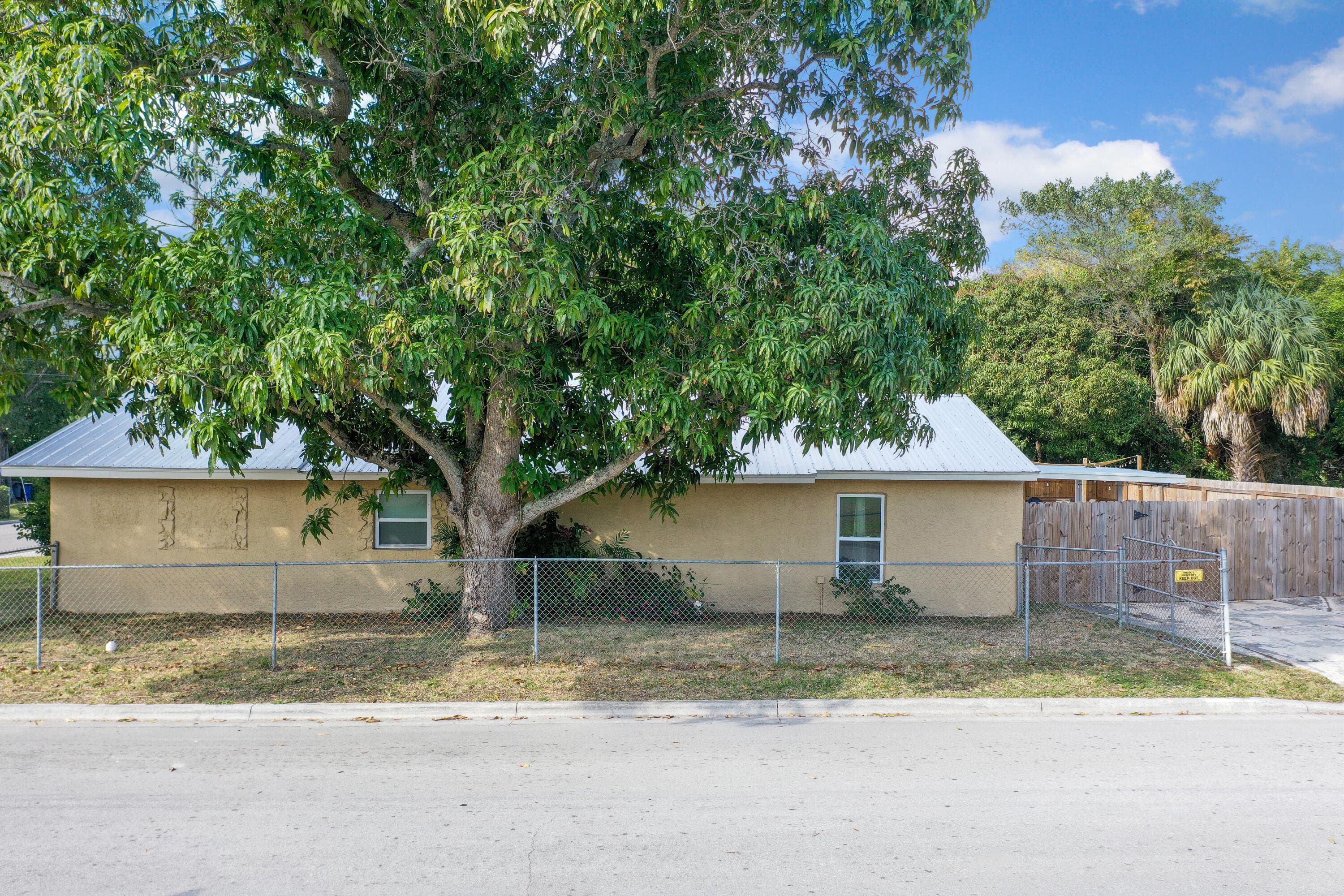 1002 Avenue E E, Fort Pierce, FL 34950 — photo 26 of 34