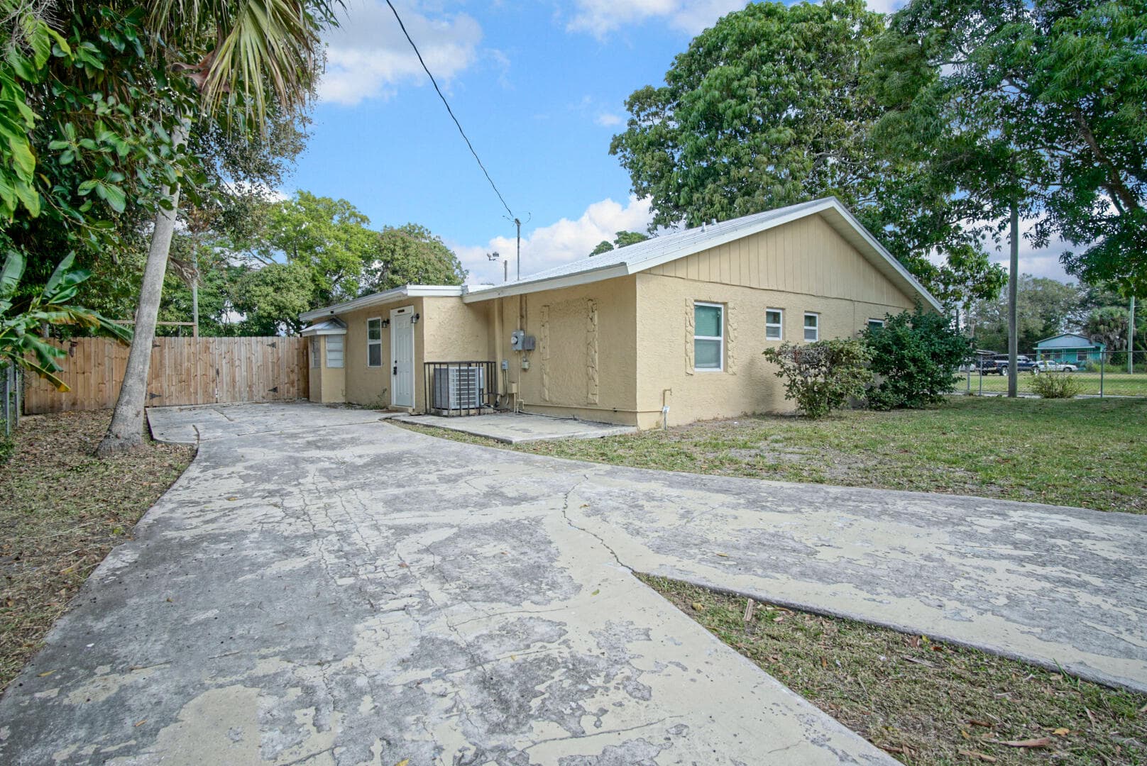 1002 Avenue E E, Fort Pierce, FL 34950 — photo 33 of 34