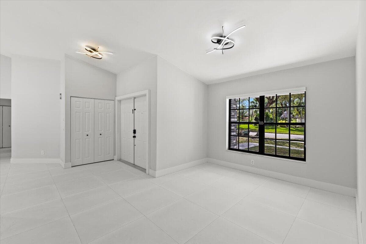 20221 NW 8th Street, Pembroke Pines, FL 33029 — photo 9 of 41