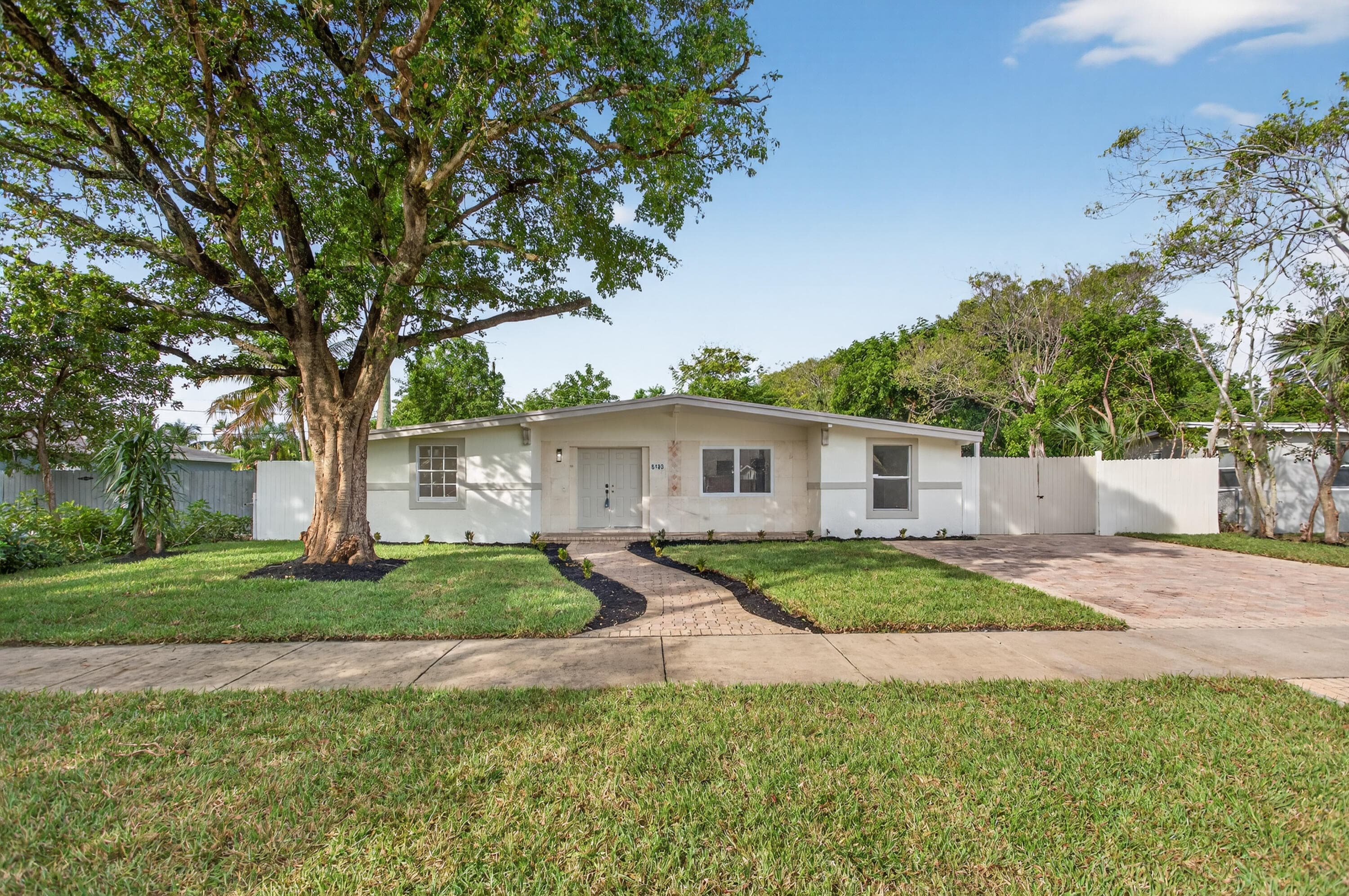 5183 NE 15th Avenue, Pompano Beach, FL 33064 — photo 2 of 34