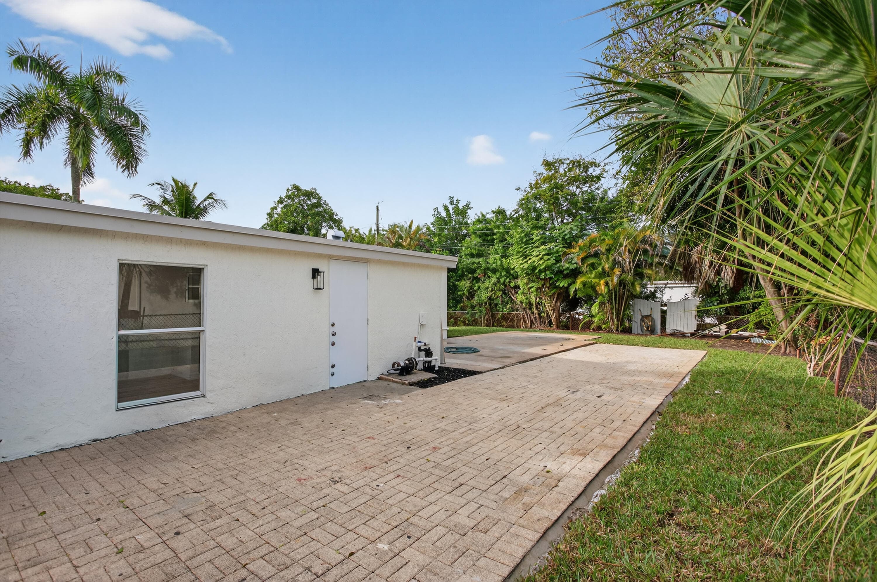 5183 NE 15th Avenue, Pompano Beach, FL 33064 — photo 5 of 34