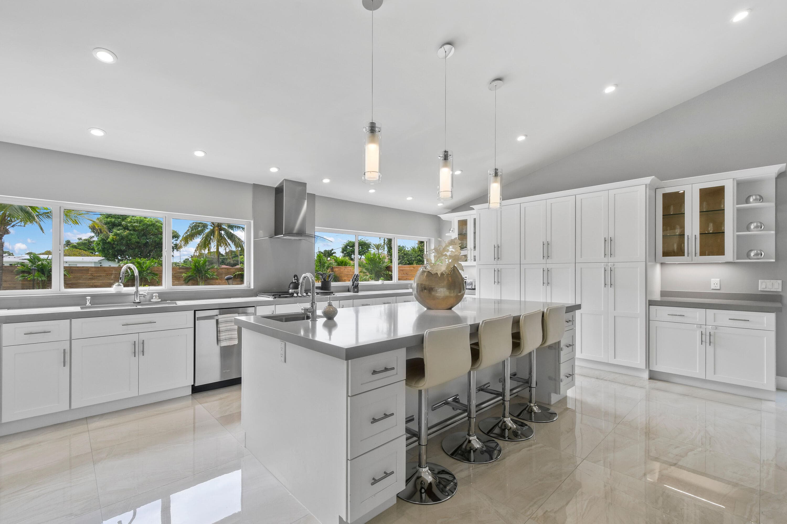 7101 W Lake Drive, Lake Clarke Shores, FL 33406 — photo 9 of 51