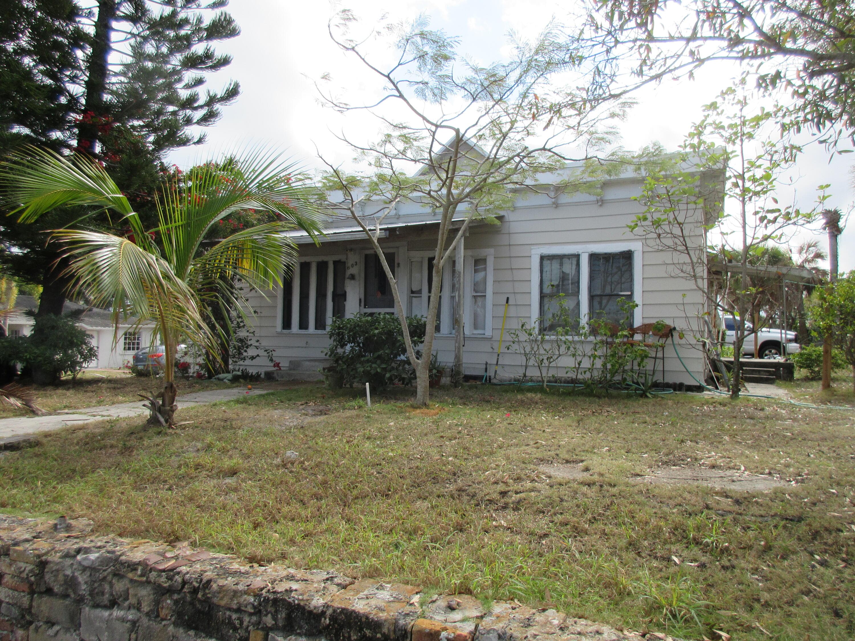 603 Avenue Avenue E, Fort Pierce, FL 34950 — photo 1 of 8