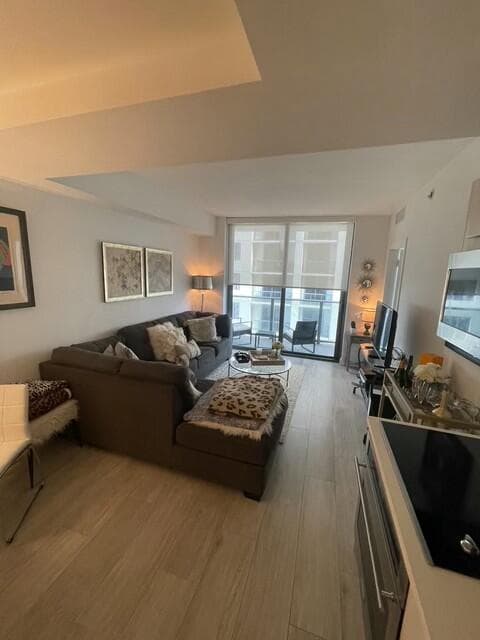 55 SW 9th Street 3209, Miami, FL 33130 — photo 4 of 35