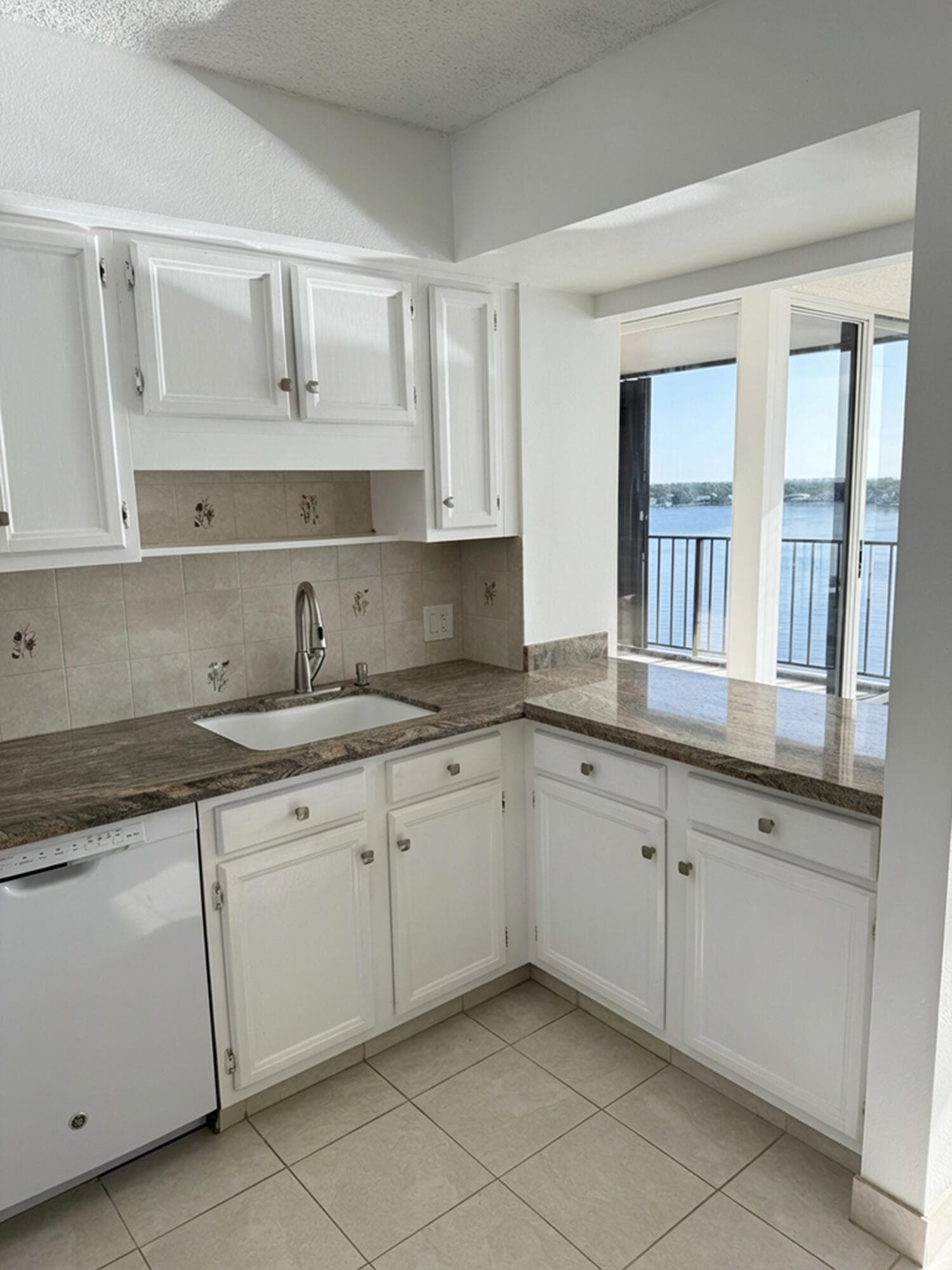126 Lakeshore Drive 927, North Palm Beach, FL 33408 — photo 5 of 13